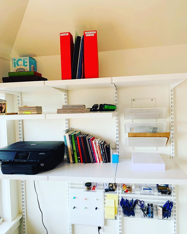 Swipe swipe &mdash;&gt; to understand Gibr&aacute;n reaction when he saw their new office space
💻 
The office area was drastically underutilized and he was unsure of where to start. He had multiple desks, just accumulating surface clutter, and wante