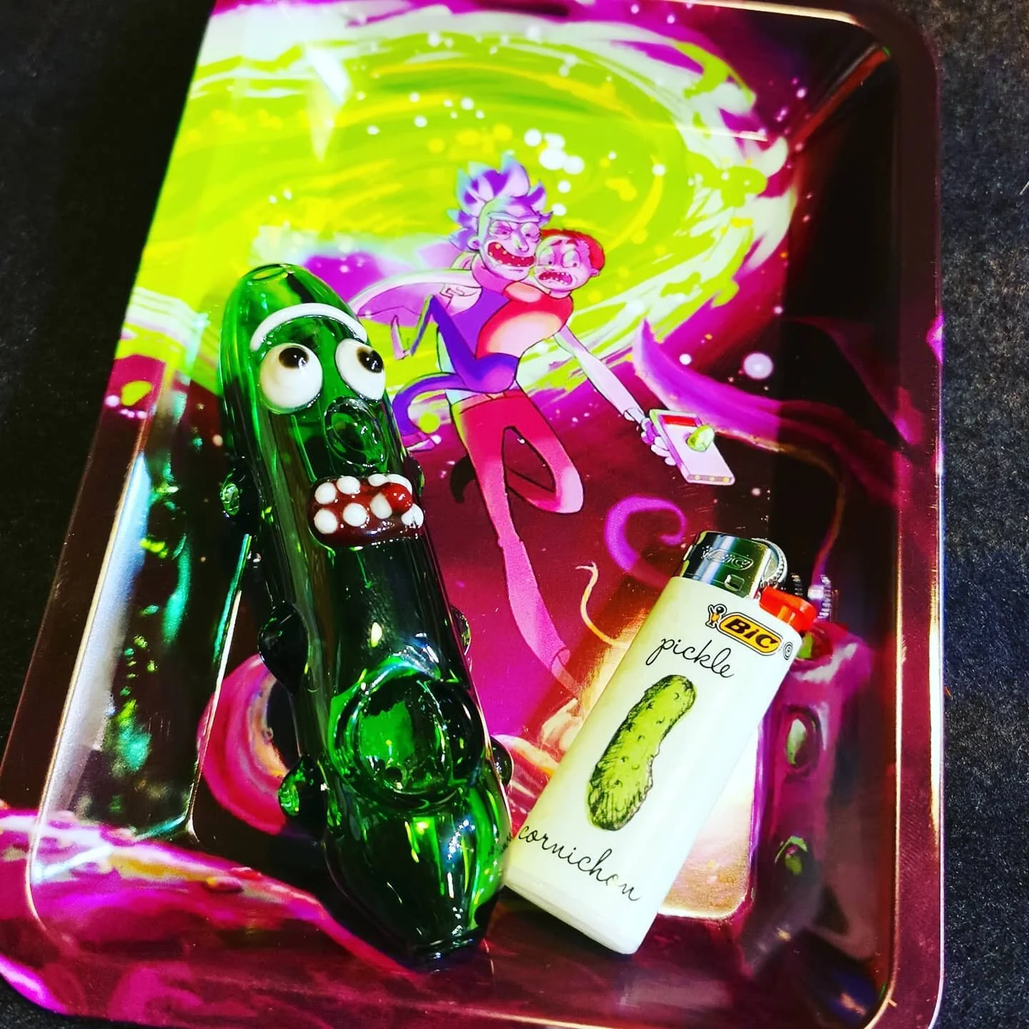 Rick and Morty Trays, Pipes &amp;  Bongs!!! 
#rickandmorty #pickle #picklerick #pickles #ricksanchez #goldenrules #goldenbc #biclighter #pic #headshop #hempshop #smokeshop #vapeshop