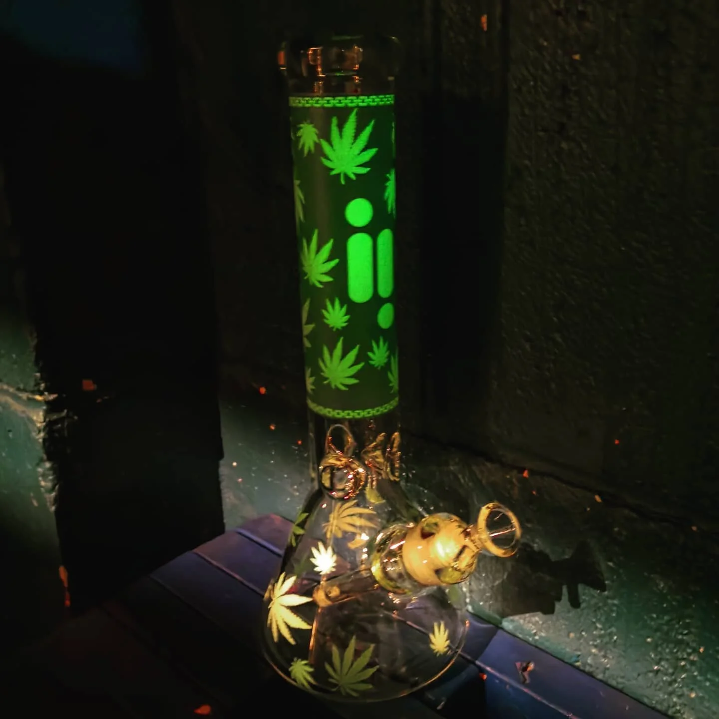 Nightlight! Glow in in the Dark bongs now on the shelves!!
#goldenbc #bongs #headshop #hempshop #vapeshop #glowinthedark #staylit #glow #420 #goldenrules #19plus #allthefunthings