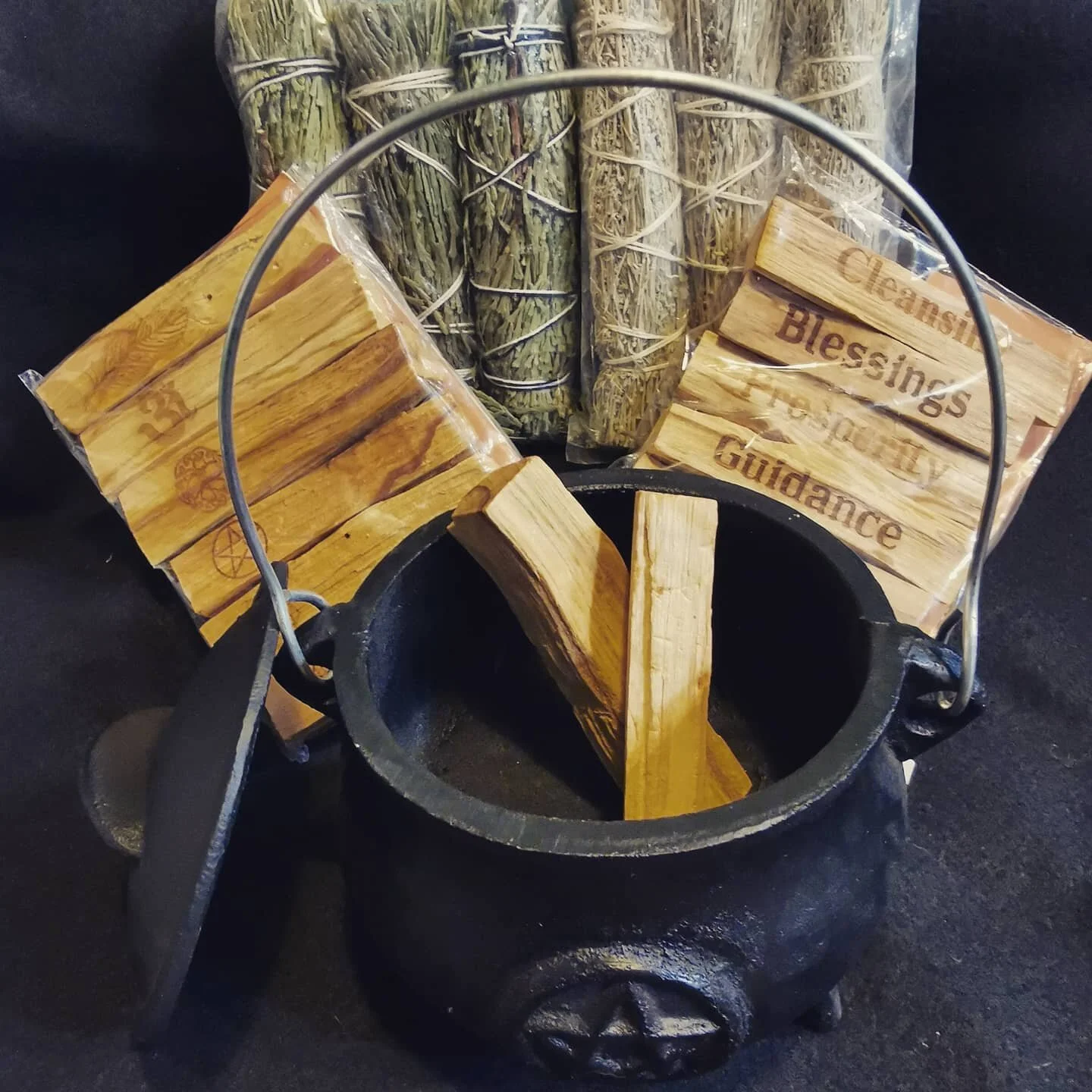 Spring cleaning???? Zodiac carries Palo Santo, Cedar &amp; Sage to  cleanse your home of negative energy!!!
.
.
.
.
.
.
.
.
.
#stayzen #cleanse #cleansing #spring #palosanto #sage #witchesofinstagram #goodfortune #witchyvibes #cauldron #witchythings 