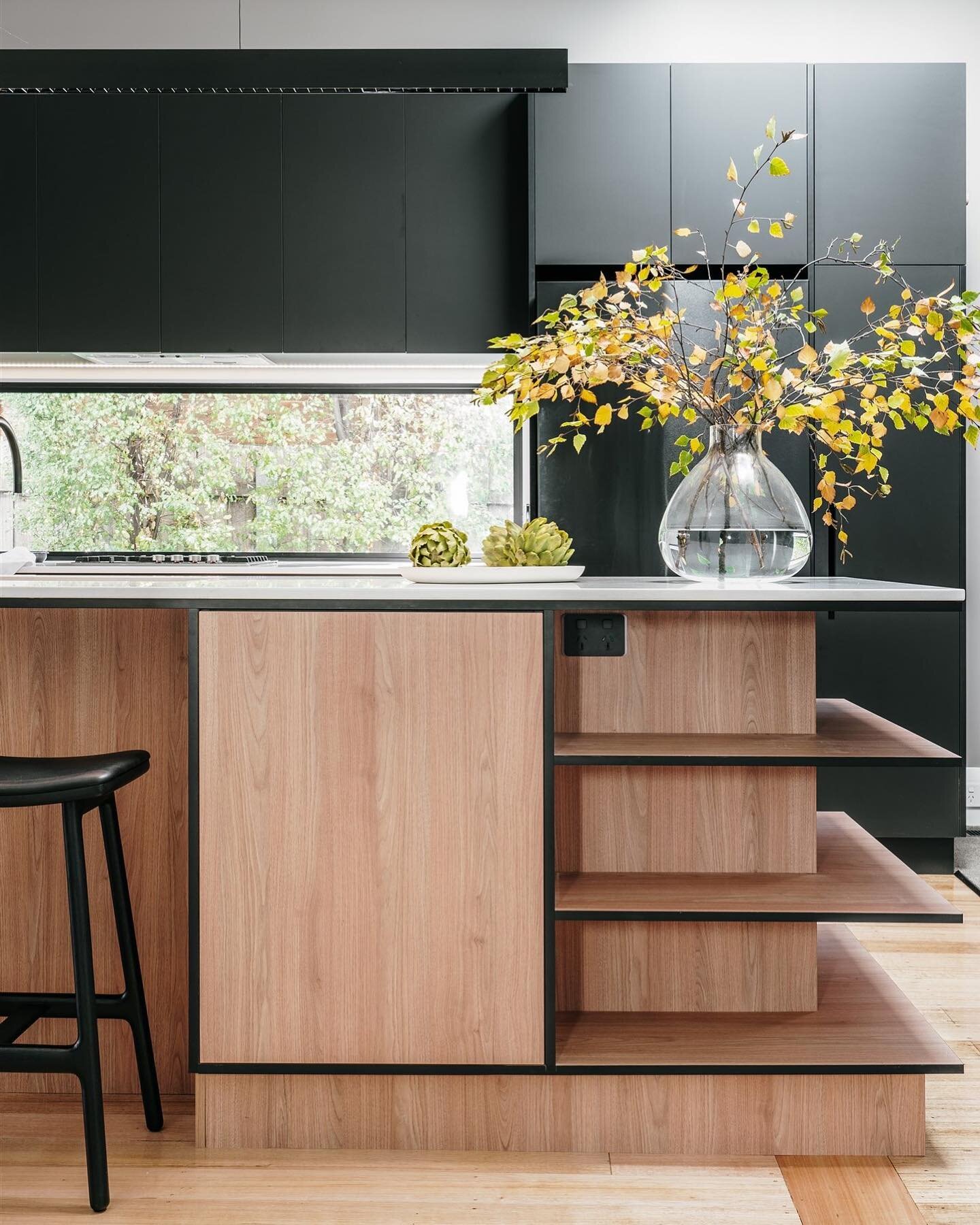 How striking is the black detailing in this contemporary kitchen design?! We love the timber island in our Abbott project which features open timber look shelving, serving as a multi use space for this hero island. 
.
.
.
Interior design: @lydiamaski