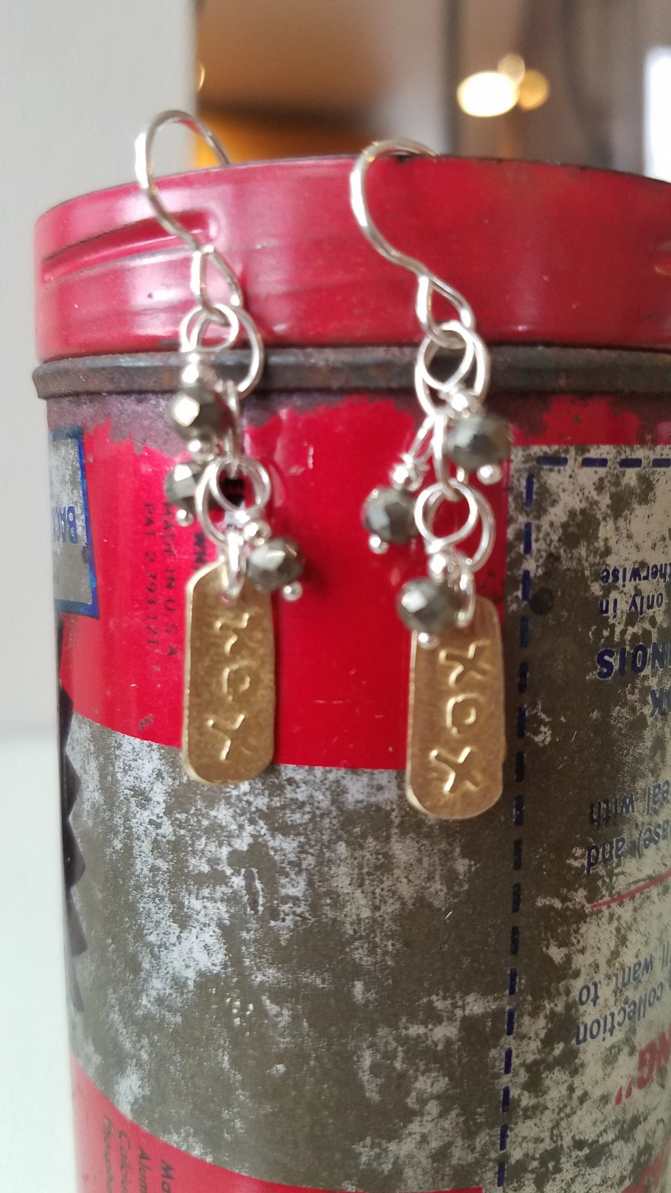 Give me a little kiss, Will ya huh?