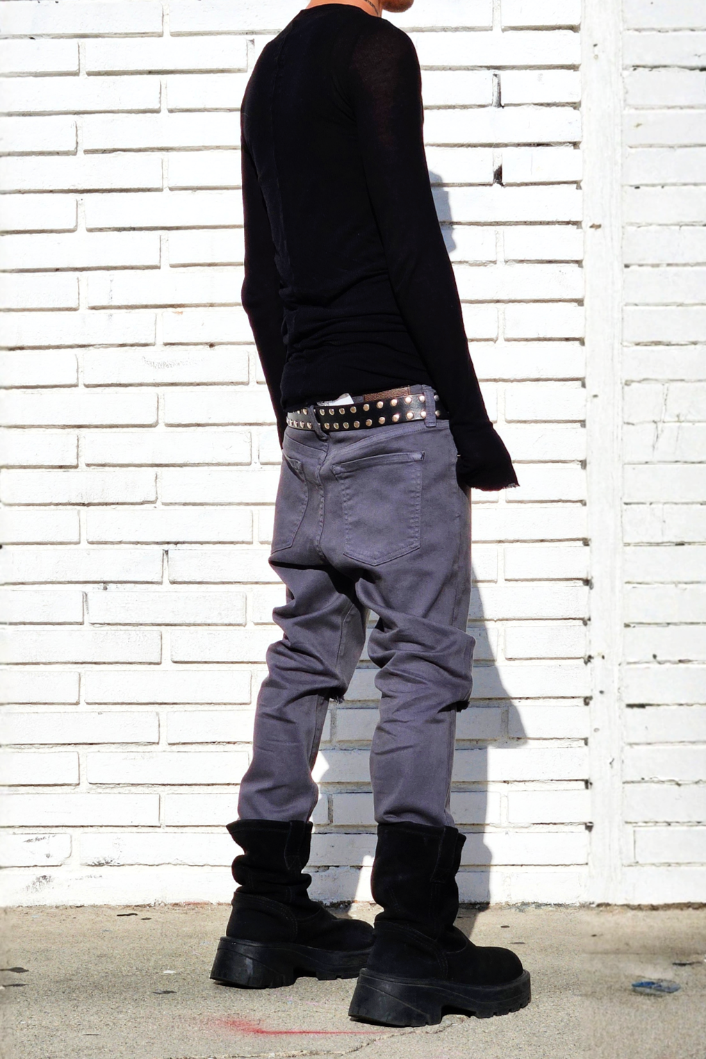 mens-charcoal-ripped-knee-super-skinny-jeans-streetstyle-outfits-inspo.png
