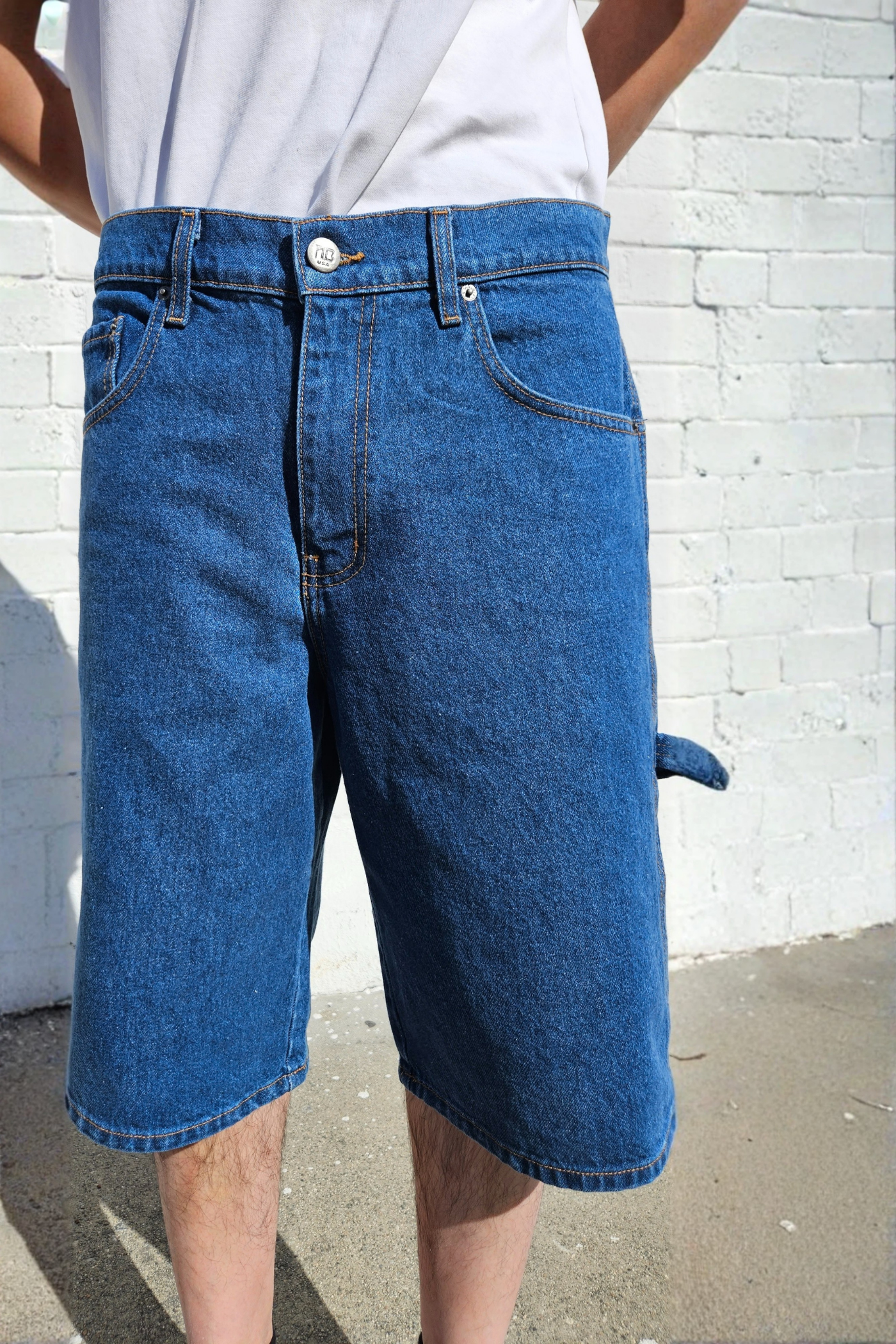 neo-blue-jeans-mens-relaxed-medium-blue-carpenter-shorts-unisex-fit-streetwear-denim-detail.png