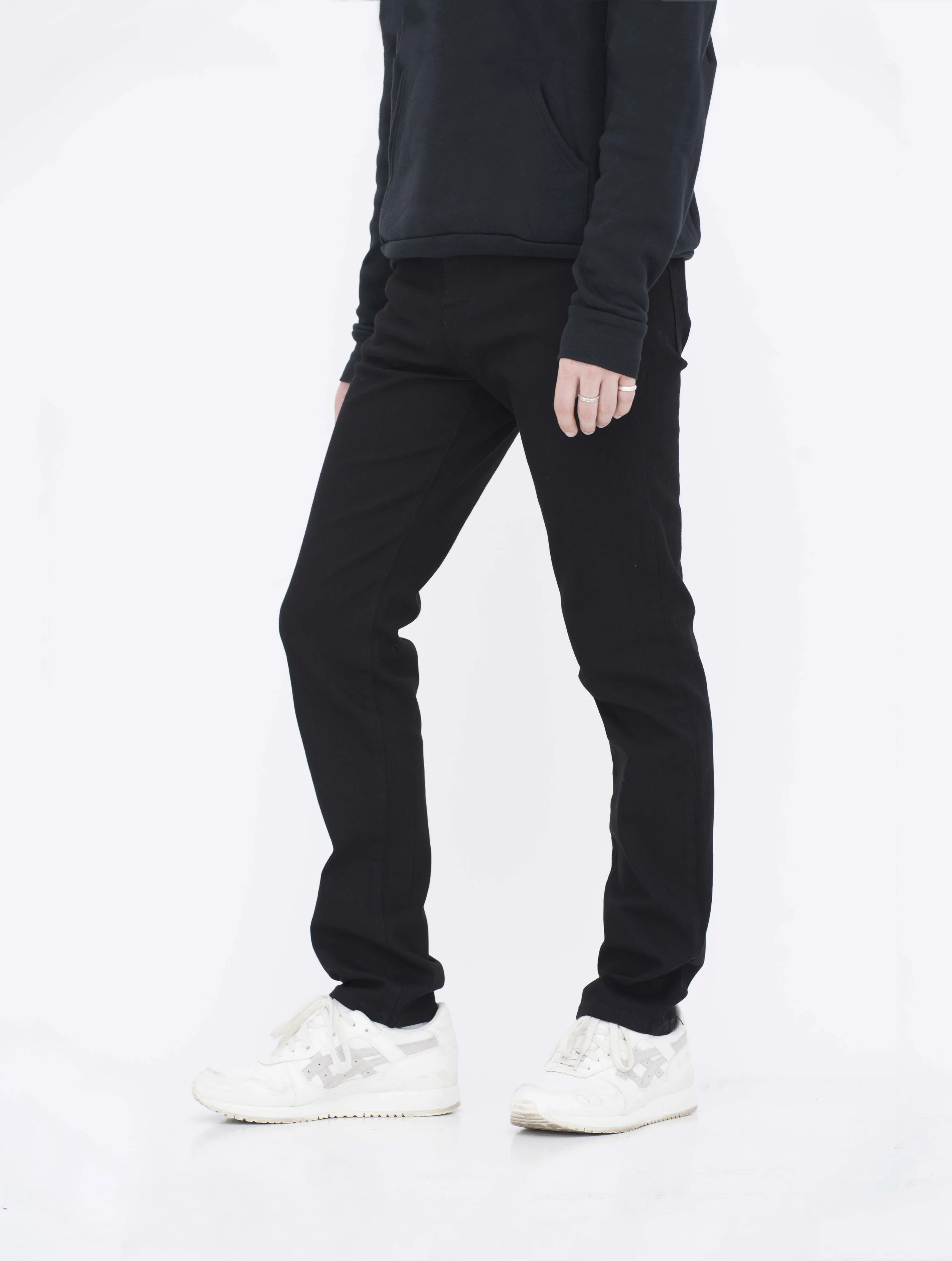 Black stretch skinny jeans for men with a streamlined silhouette
