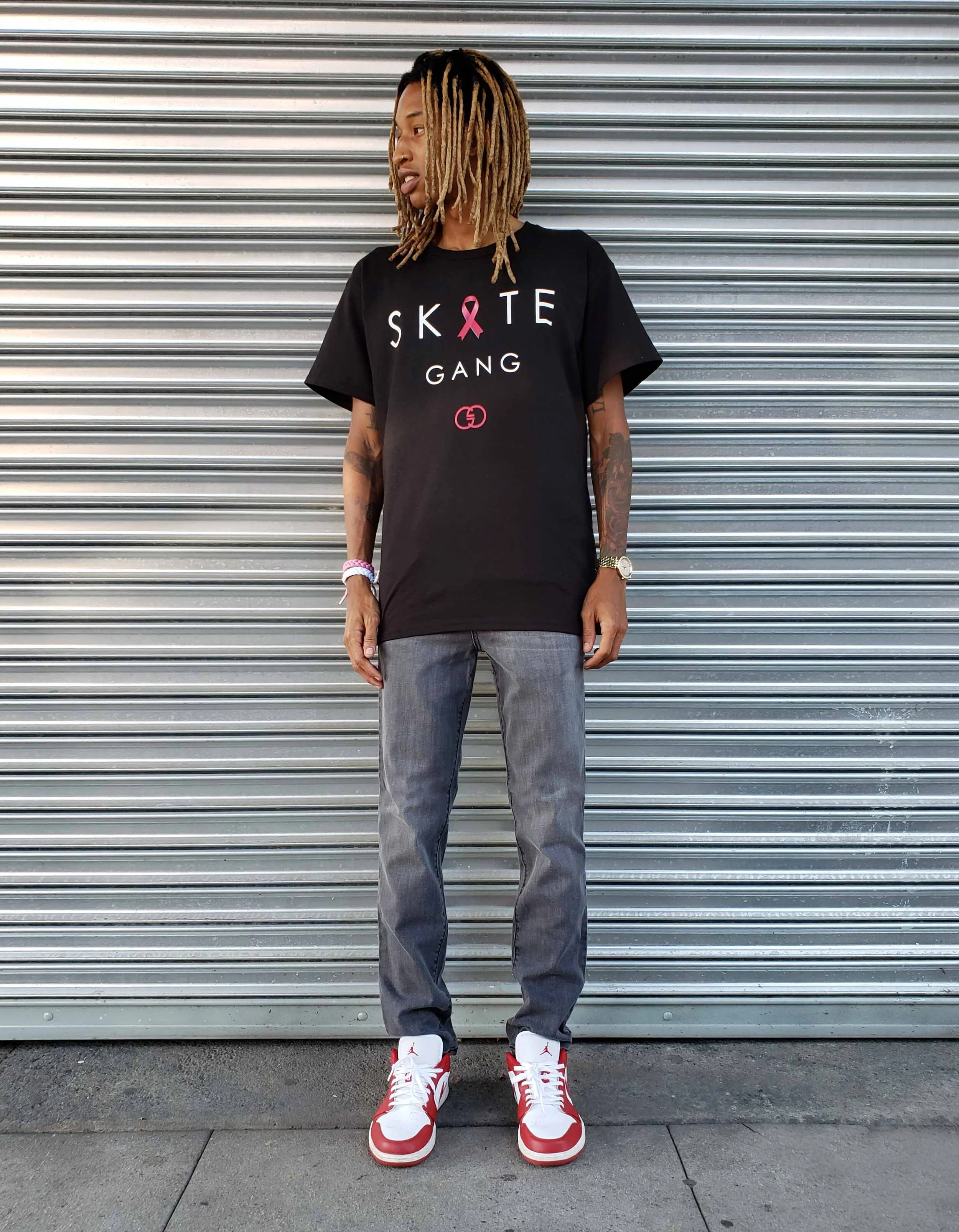 Front view of model in fade charcoal skinny jeans.
