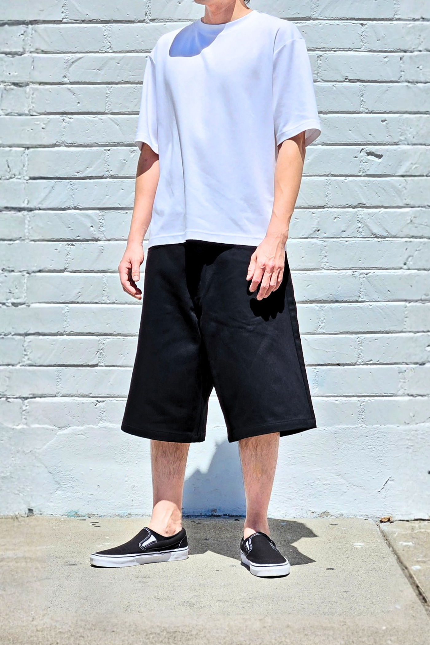 black-baggy-denim-shorts-bermuda-wide-jeans-mens-unisex-daily-streetwear-summer-look.png