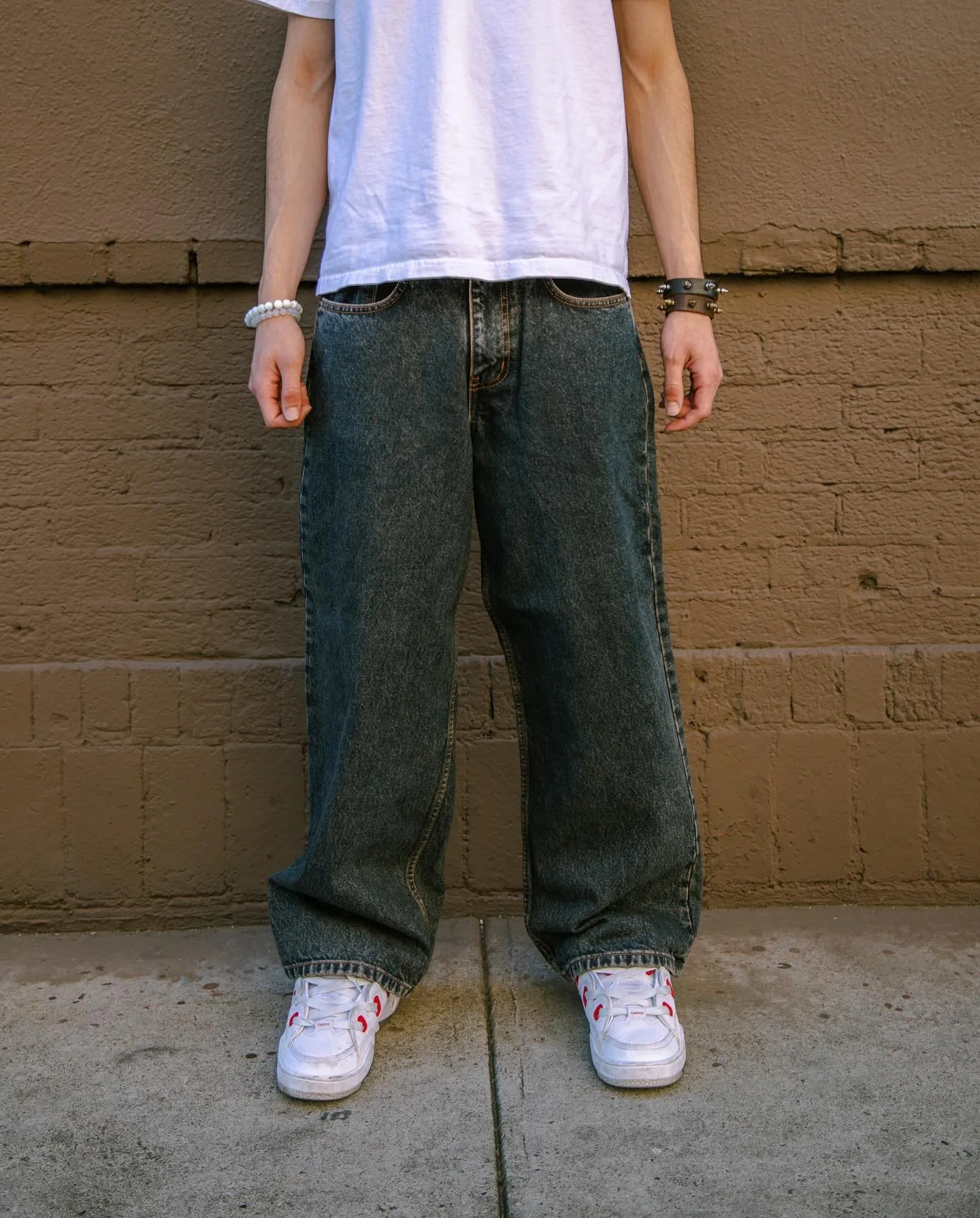 Stack up your denim 📚

Brown Tint Baggy

Made in Los Angeles
Neo blue jeans &copy;