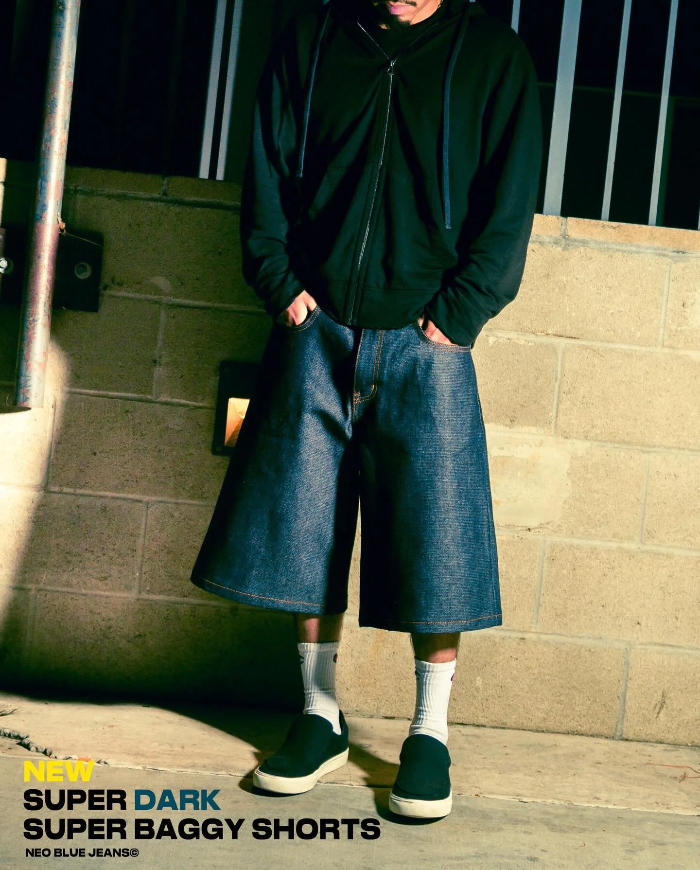 Season adjustment 🏝️🆕

Super dark 
Super baggy shorts

Made in Los Angeles 
Neo blue jeans &copy;