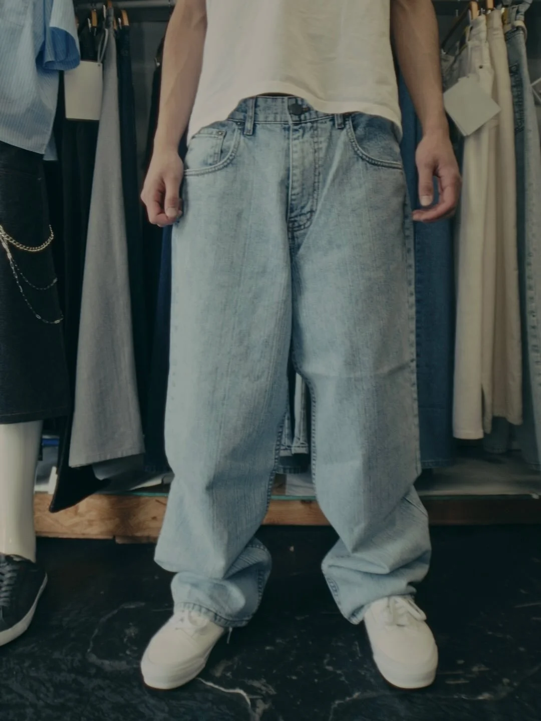 Vertical denim 👔👖

Vertical Blue Baggy Jeans

Made in Los Angeles 
Neo blue jeans &copy;