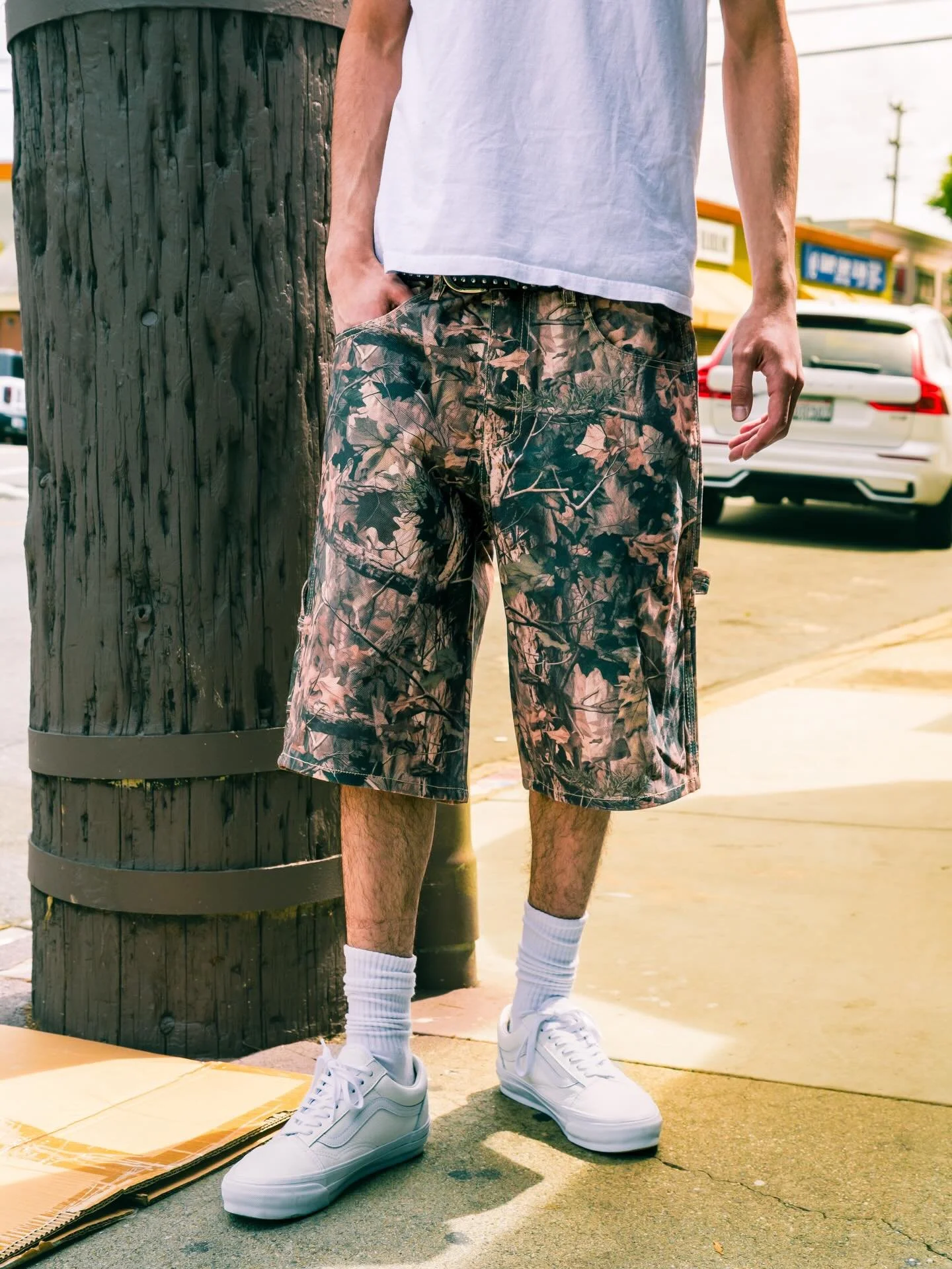 Hunting Camo Carpenter Shorts 🍁

Made in Los Angeles
Neo blue jeans &copy;