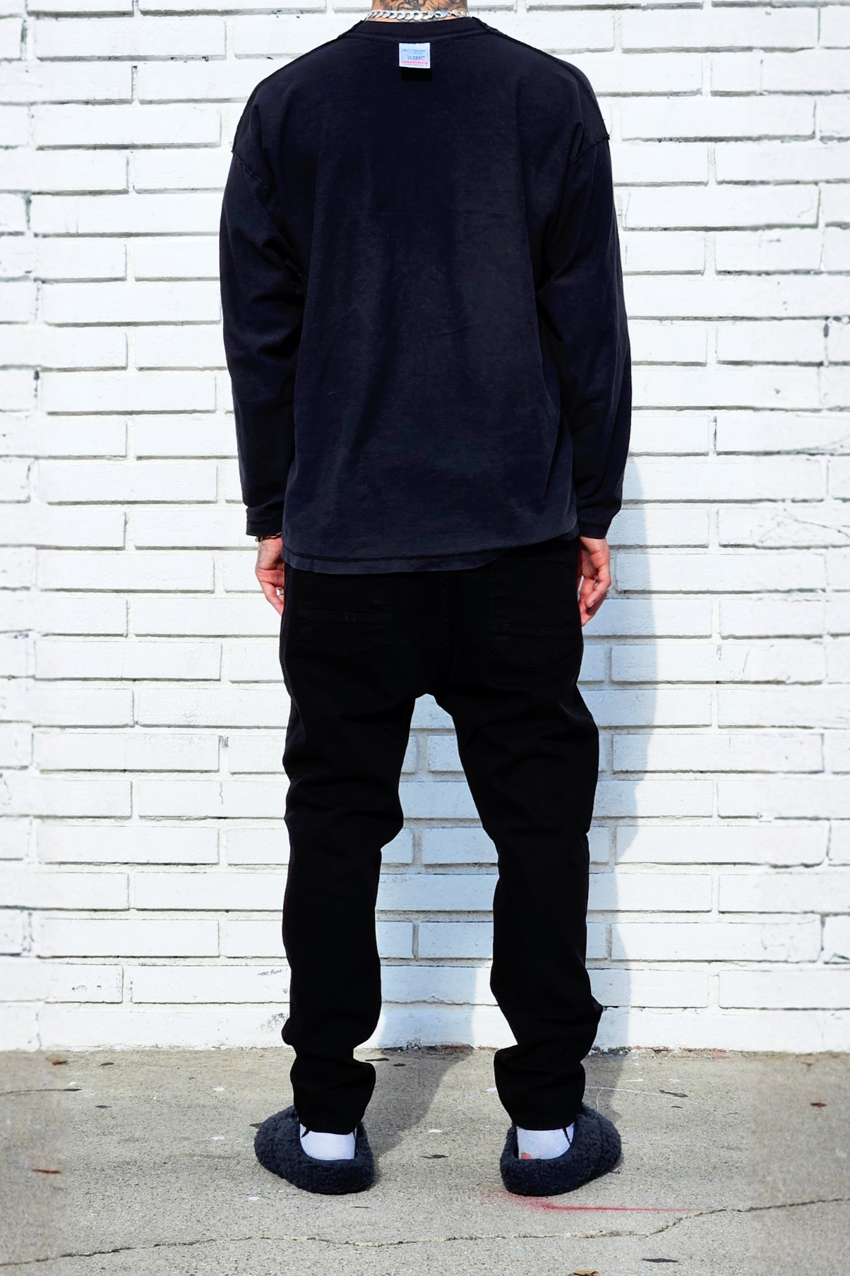 mens-black-ripped-knee-super-skinny-jeans-streetstyle-outfits-inspo.png