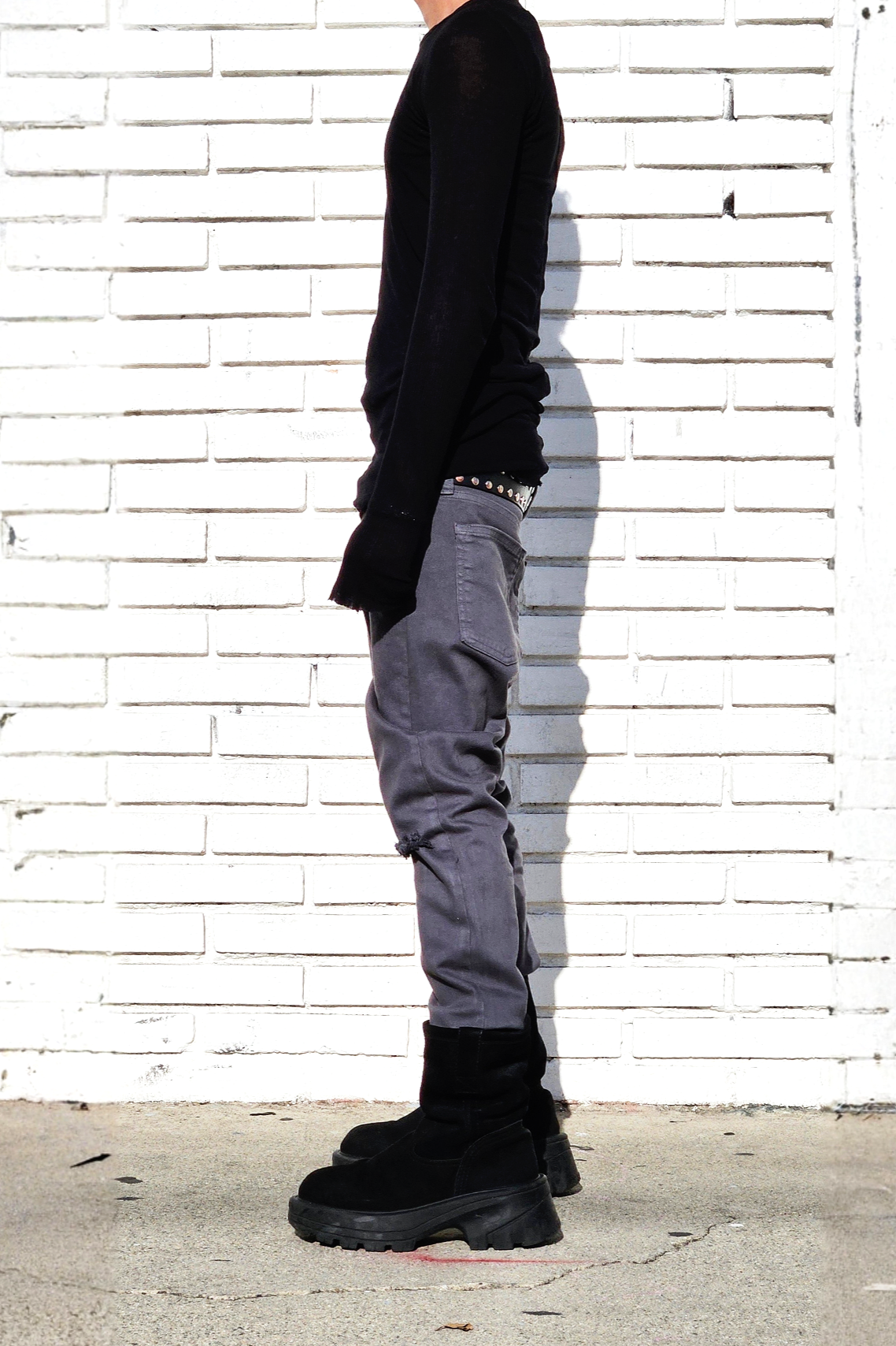 mens-charcoal-ripped-knee-super-skinny-jeans-grunge-streetstyle-outfits-inspo.png