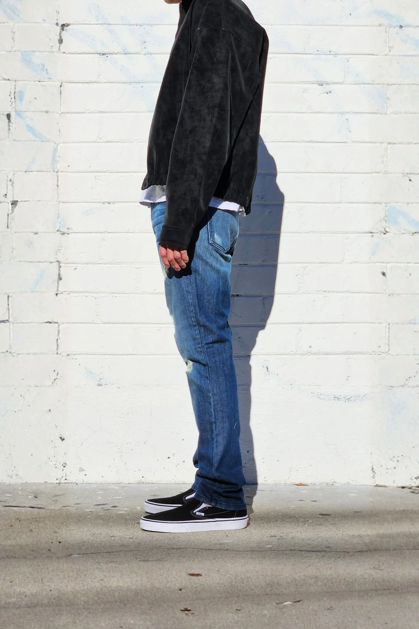 neo-blue-mens-tint-washed-navy-distressed-skinny-jeans-2000s-skater-outfit.jpg
