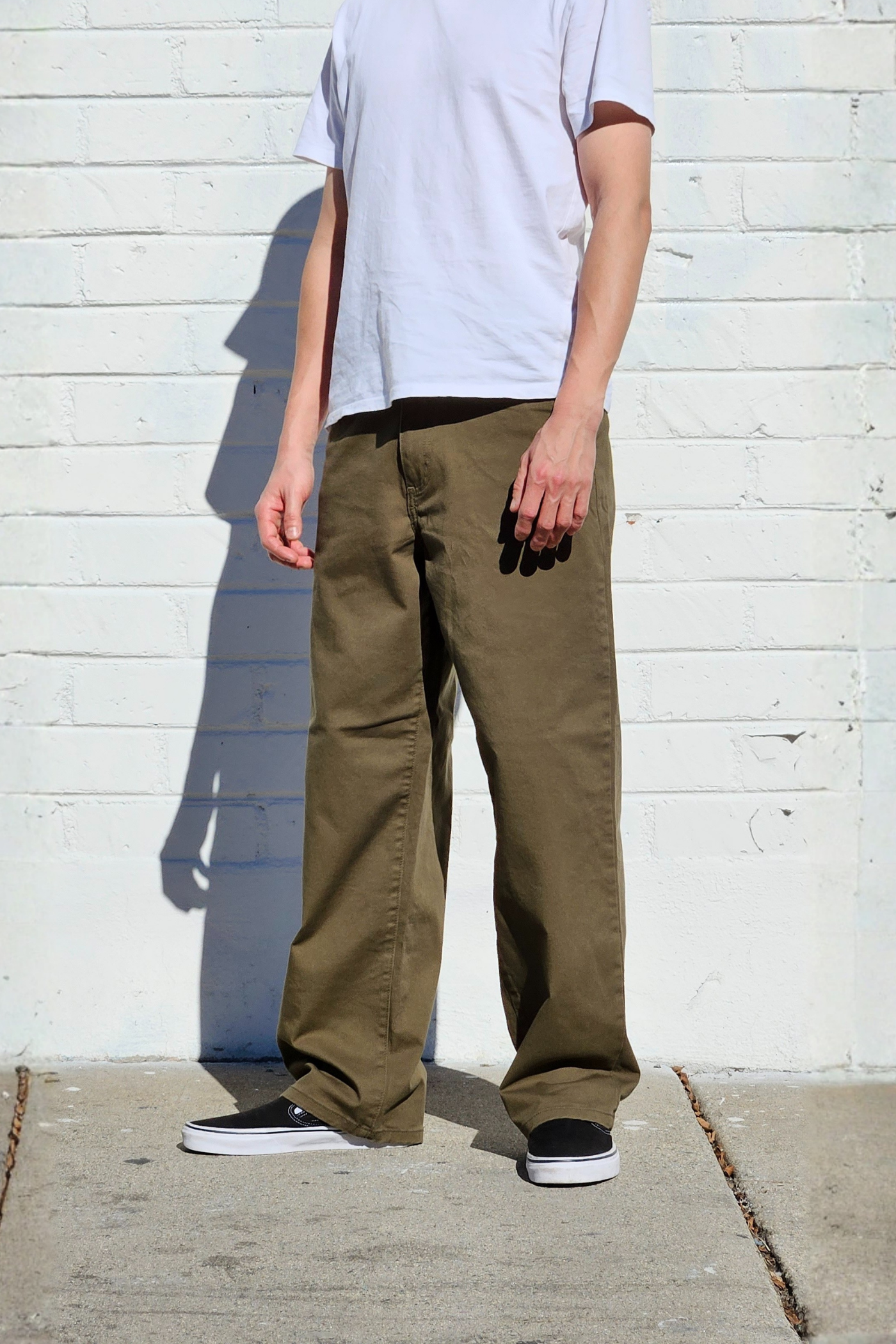 neo-blue-jeans-mens-olive-chinoi-baggy-pants-casual-daily-outfit.png