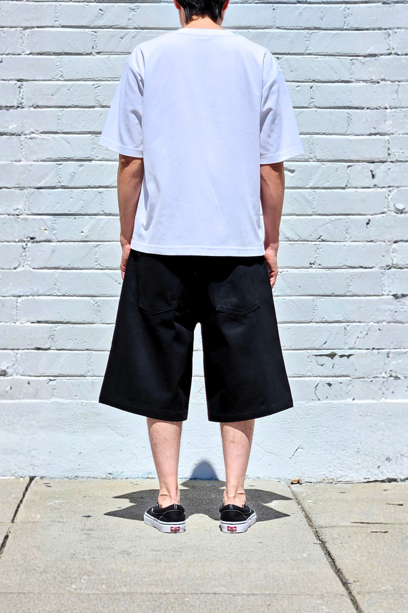 black-baggy-denim-shorts-bermuda-wide-jeans-mens-unisex-daily-streetwear-festival-fashion-outfit.png