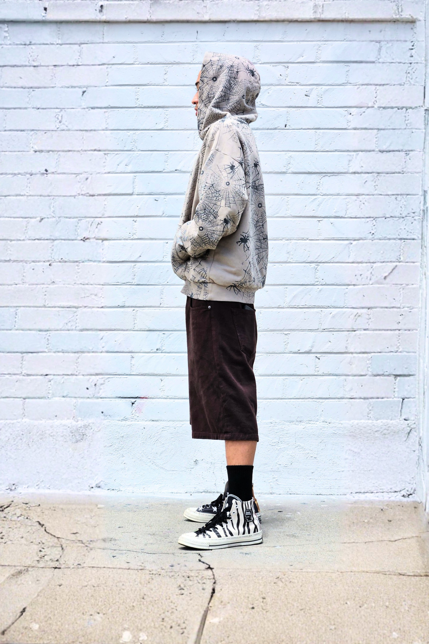 brown-streetwear-baggy-jean-shorts.png