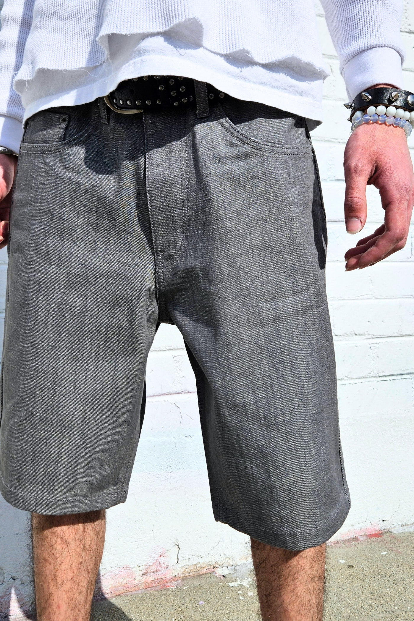 raw-denim-light-grey-bermuda-shorts-mens-casual-streetstyle.png