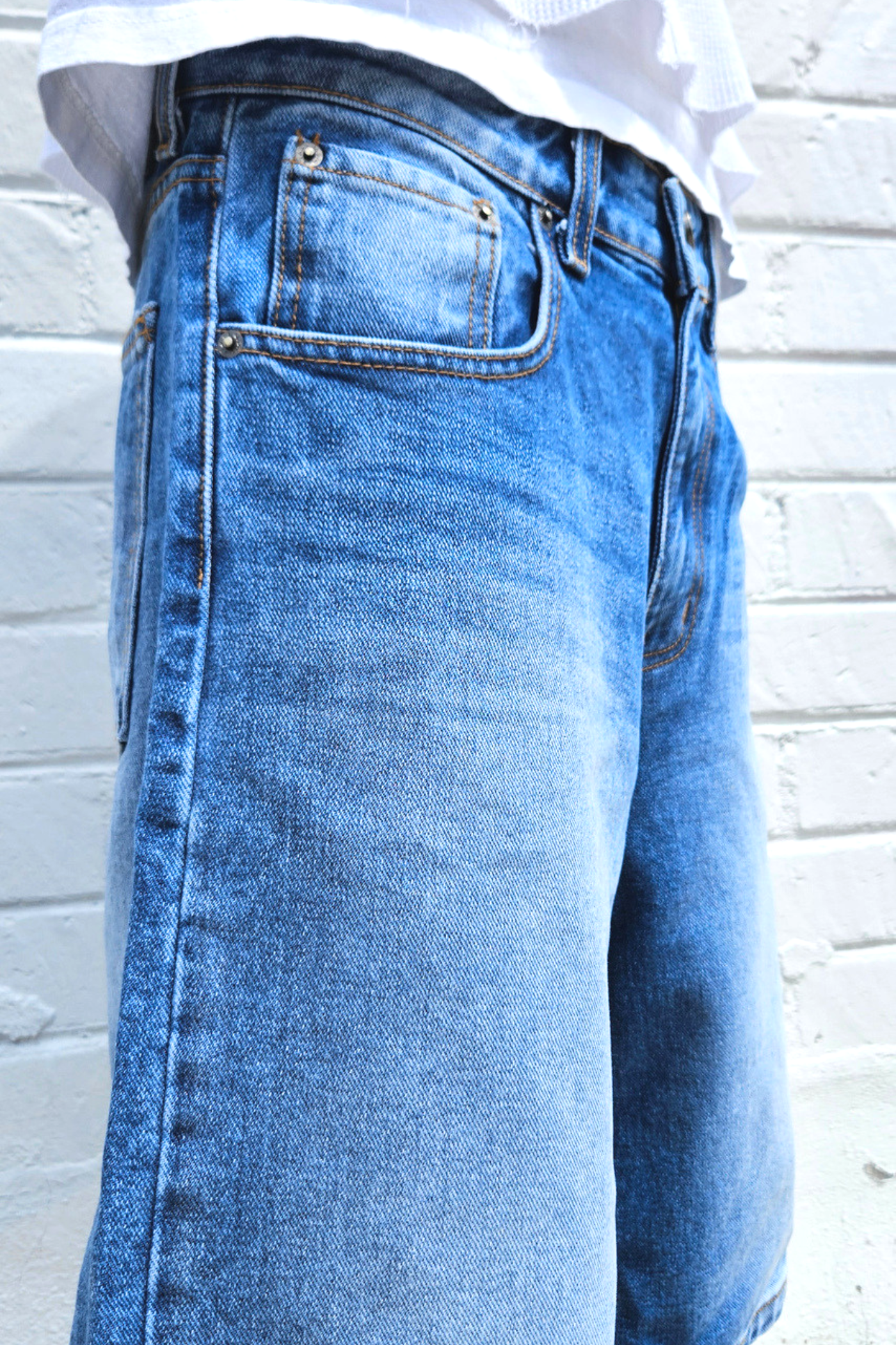 mens-medium-light-blue-fade-super-baggy-jean-shorts-summer-casual-streetwear-festival-look-bermuda-wide-unisex-fit.png