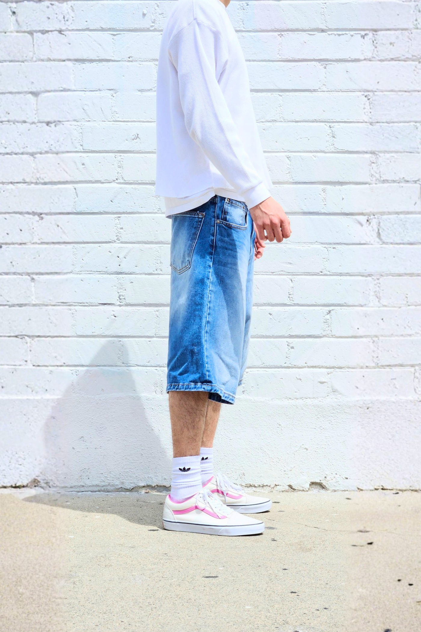 mens-medium-light-blue-fade-super-baggy-jean-shorts-summer-casual-streetwear-bermuda-fit-denim.png