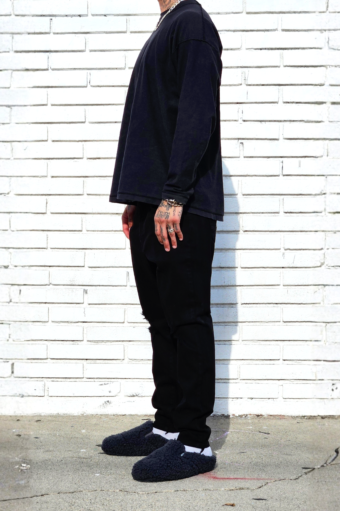 mens-charcoal-ripped-knee-super-skinny-jeans-streetstyle-inspo-outfits.png