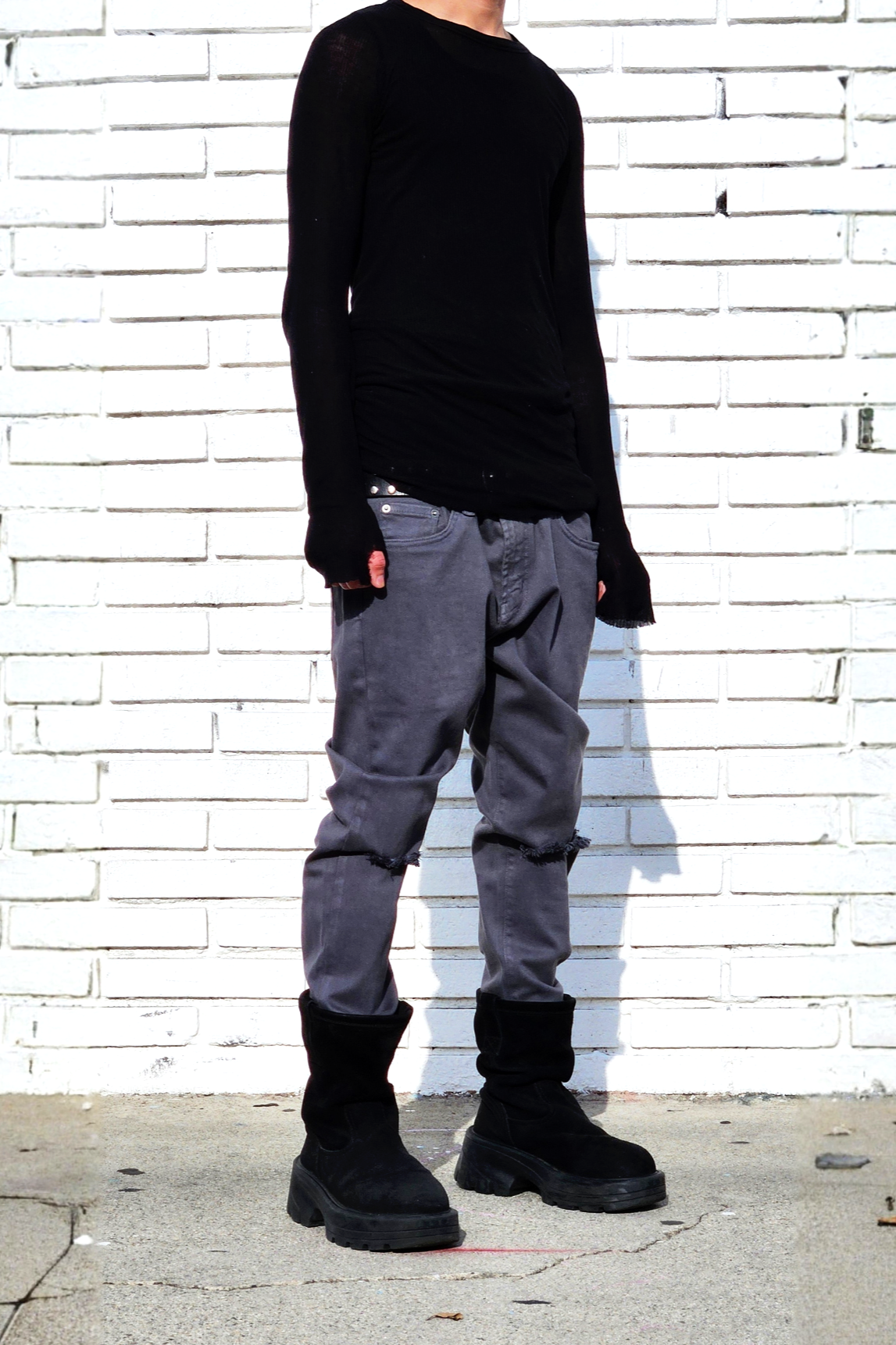 mens-charcoal-ripped-knee-super-skinny-jeans-streetstyle-grunge-outfits.png