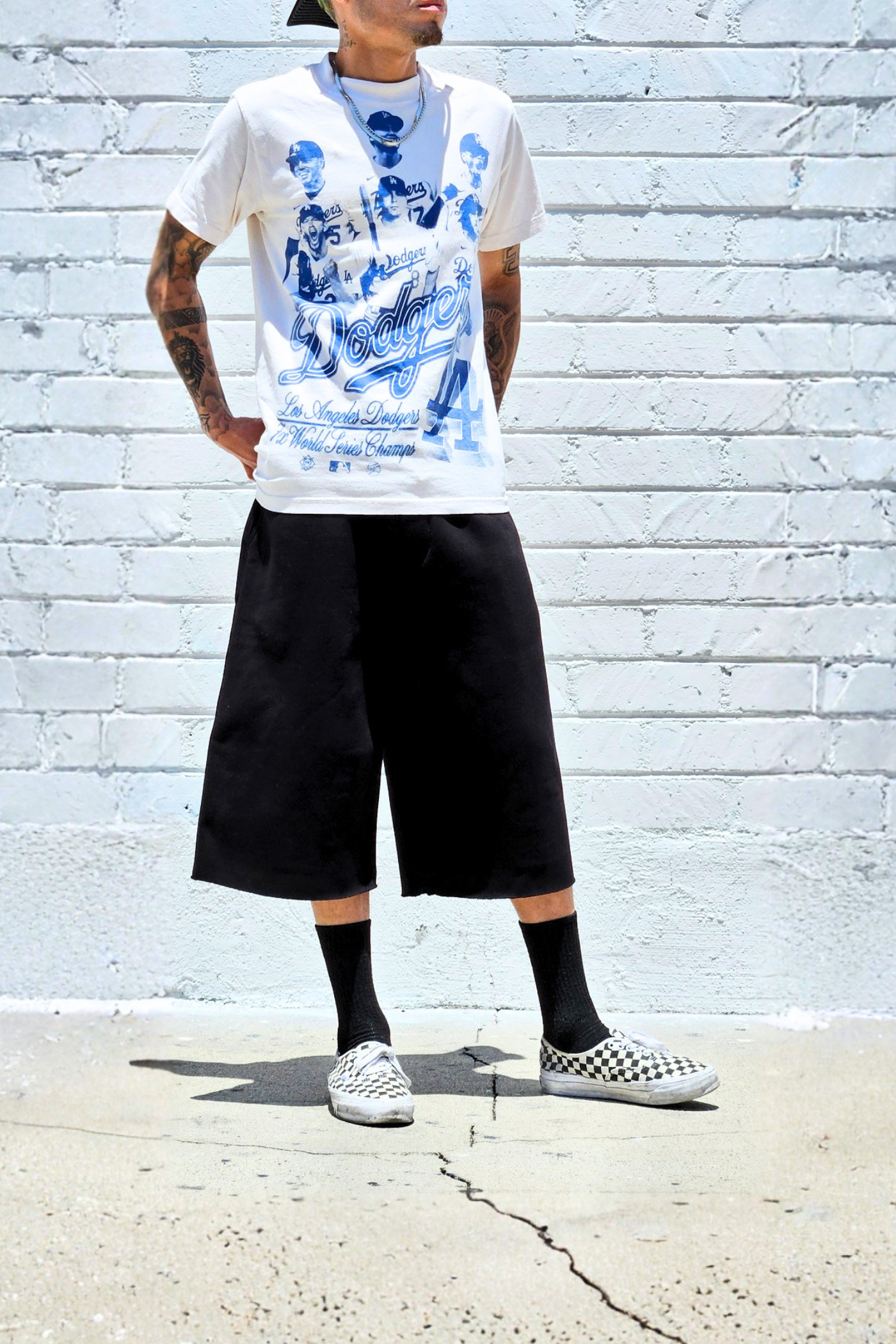 black-streetwear-sweat-shorts.png