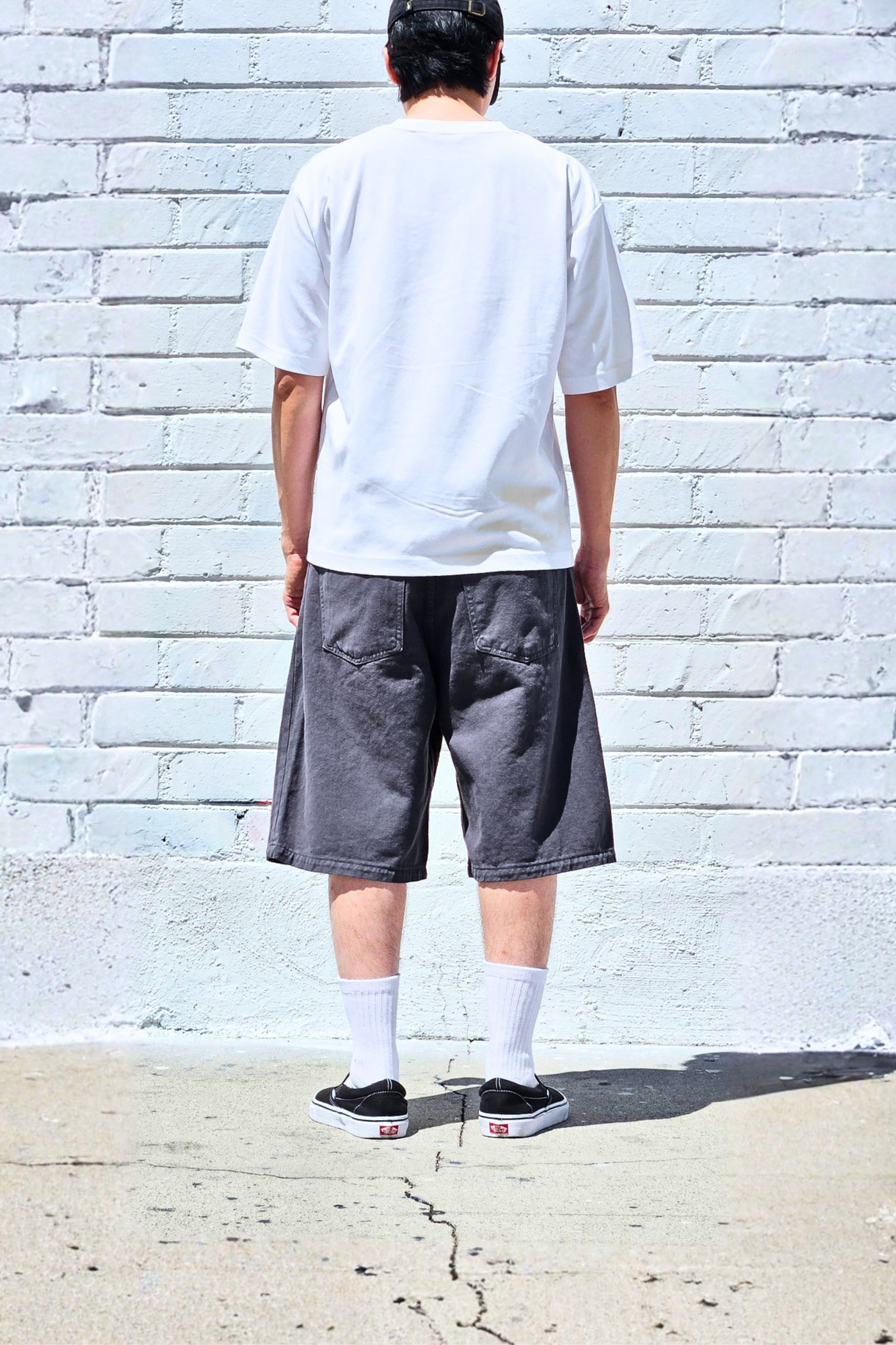 Relaxed-fit charcoal baggy jean shorts made from durable cotton denim for casual daily wear and street fashion.