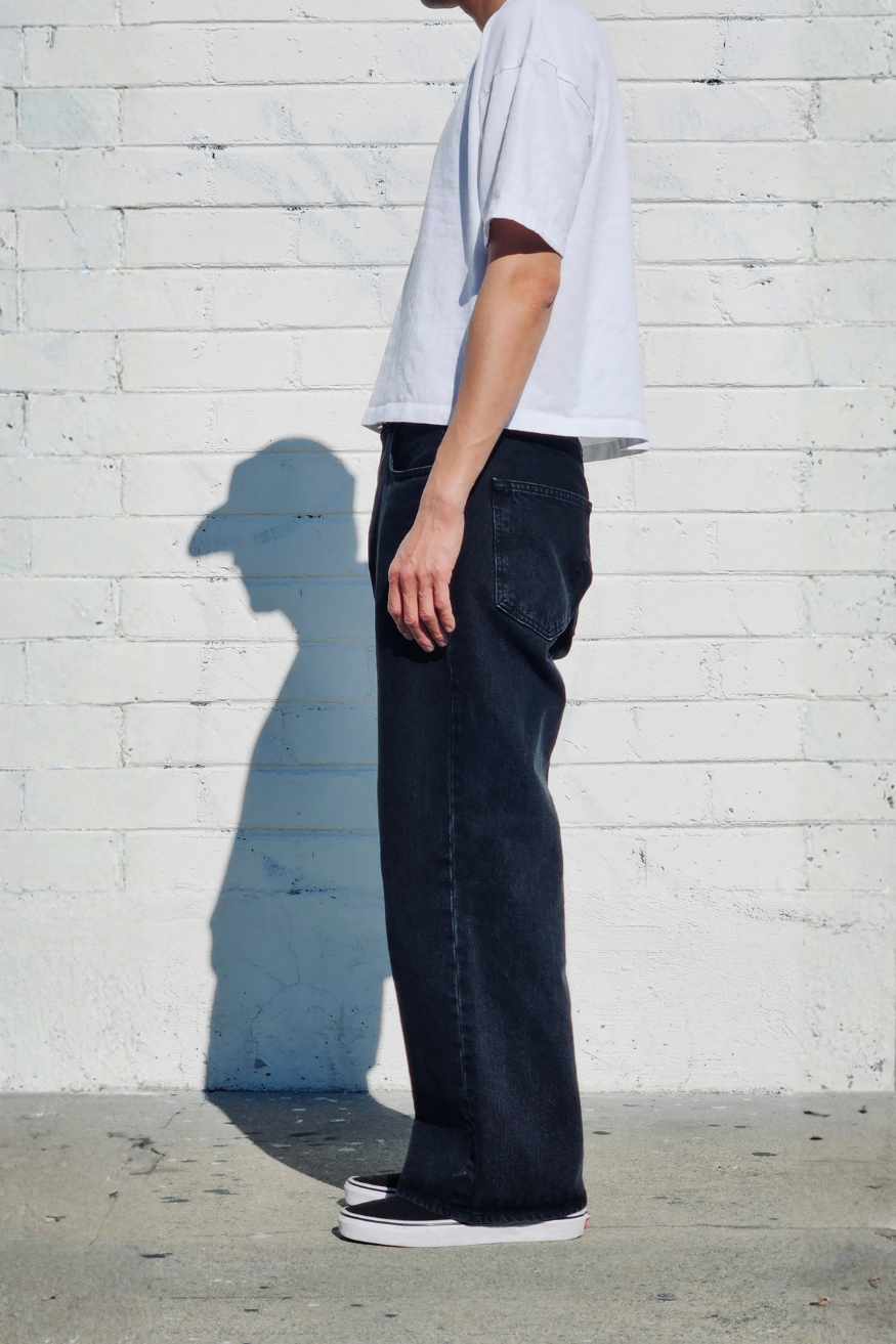 mens-vintage-black-super-baggy-jeans-essential-streetwear-inspo.png