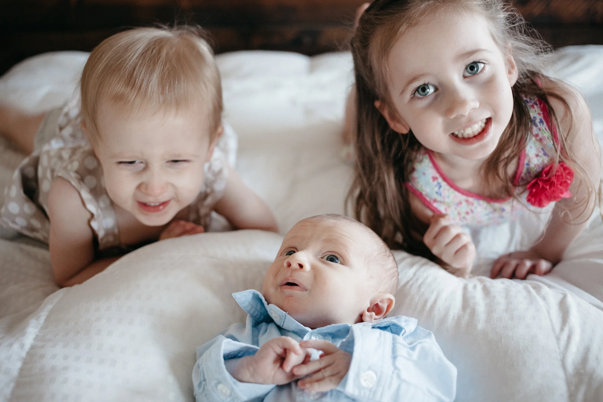thomas wywrot photography nashville family photographer newborn baby infant boy sisters pictures photos in home indoor nashville tn tennessee brentwood franklin