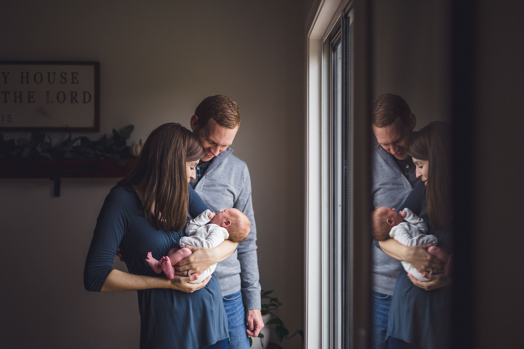 thomas wywrot photography nashville newborn photographer artistic photo reflection father mother holding baby two weeks old lifestyle session