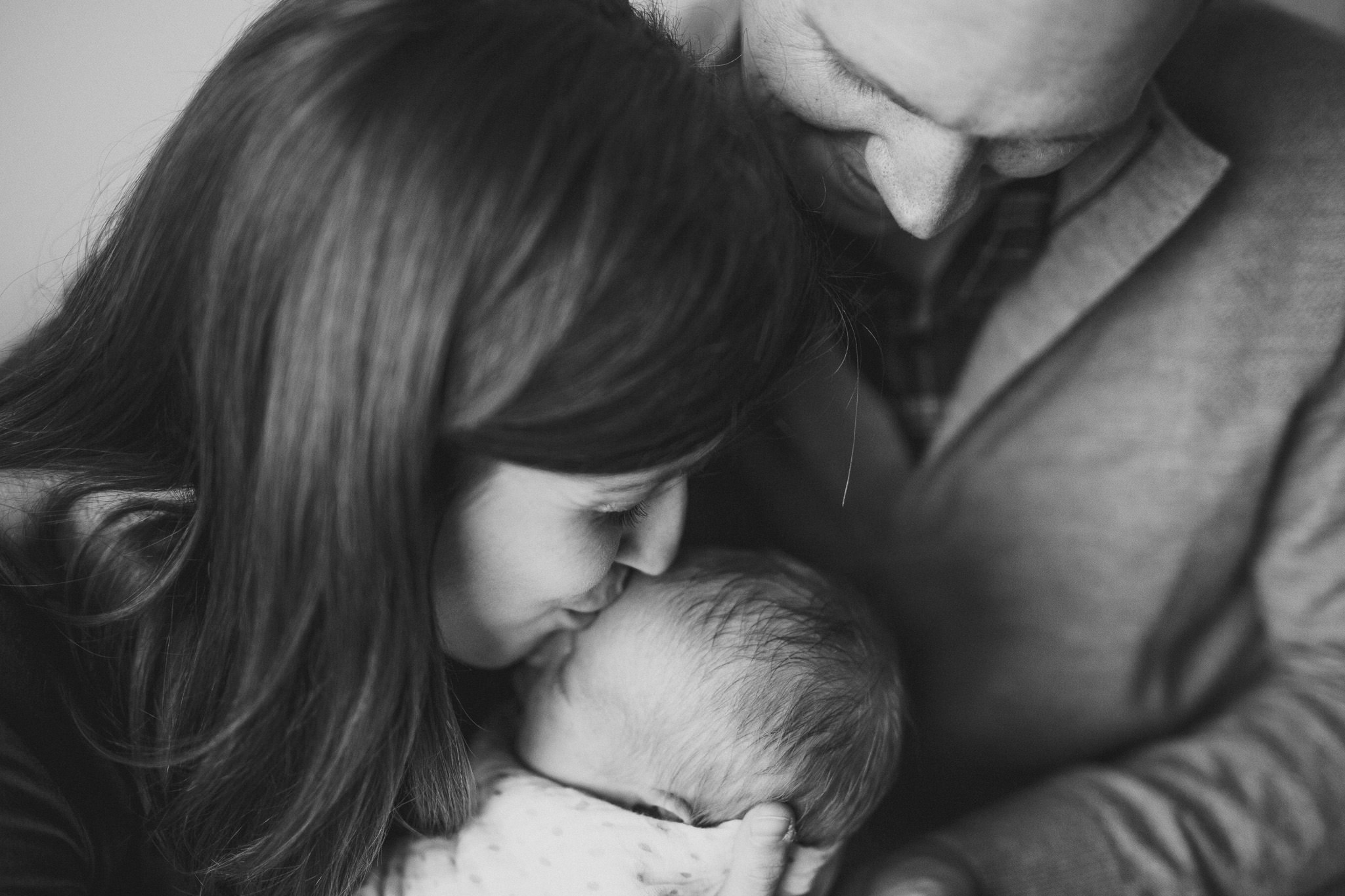 thomas wywrot photography nashville newborn photographer mother mom father dad holding baby infant kissing forehead natural lifestyle session