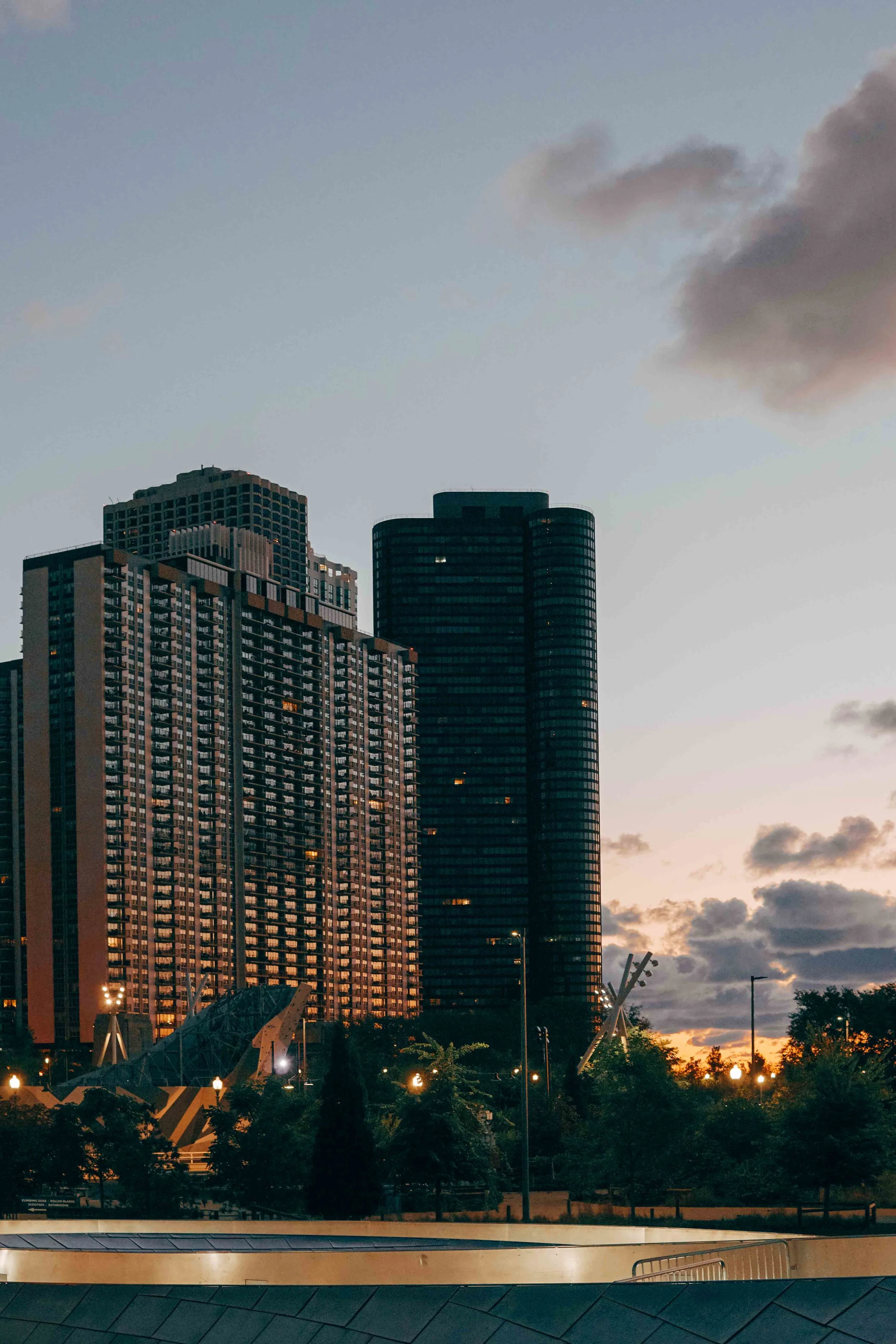 36-hours-in-chicago-downtown-waterfront-at-sunrise