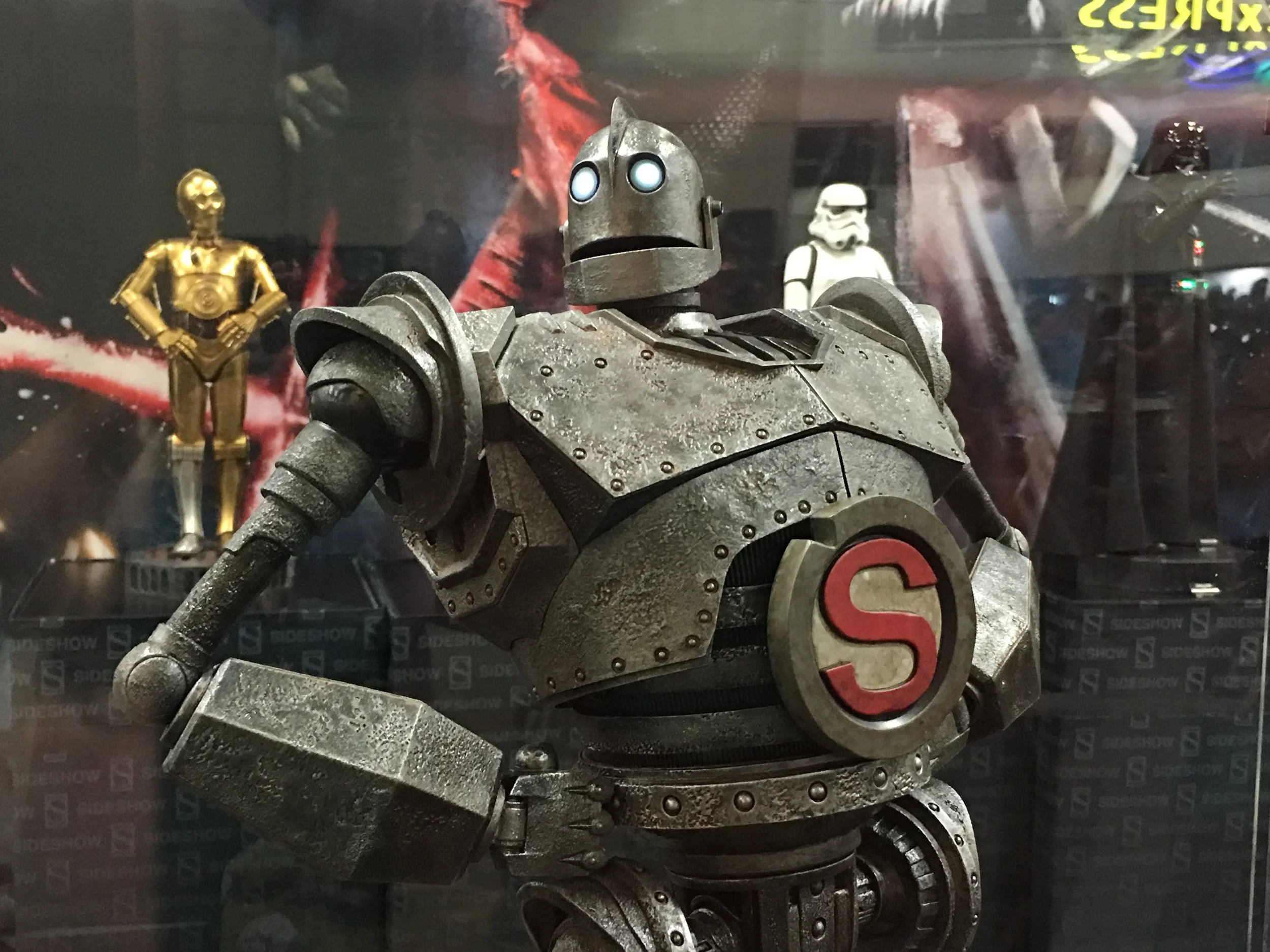 sideshow-irongiant-withs-closeup.jpg