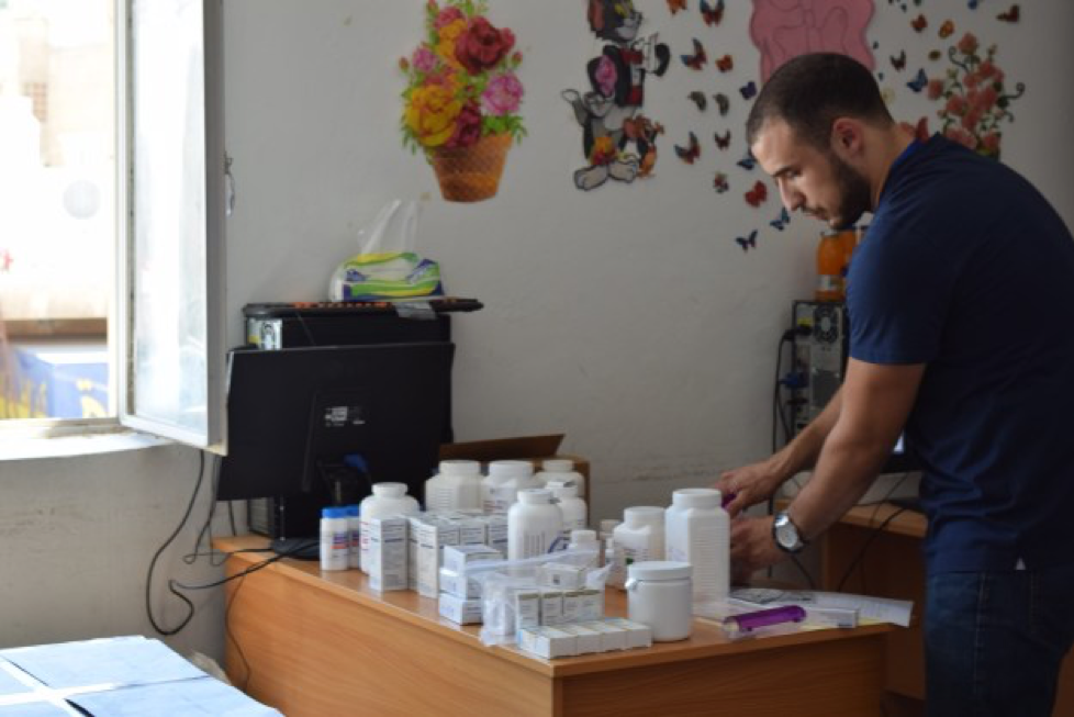 Our Jordanian student doctor friends helped us by working in the pharmacy to dispense and distribute medications as prescribed.
