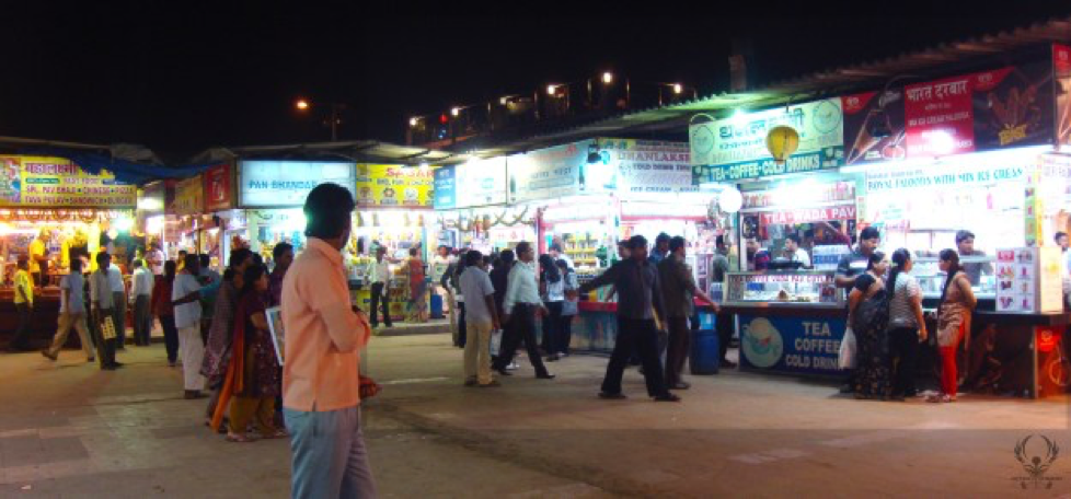 The food stalls at Chowpatty Beach are plentiful and carry some of the best street food in Mumbai.