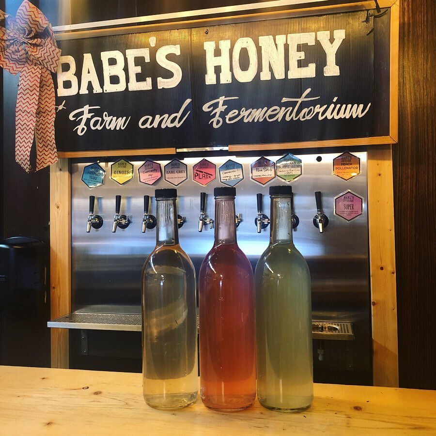 We&rsquo;re doing a holiday giveaway for Victoria locals!
Enter to win 3 refillable wine bottles of our delicious honey drink- the best drink in the world!  Perfect for Christmas dinner or NYE! 
If you win, you can enjoy Mermaid Tears, Currantly Hip 