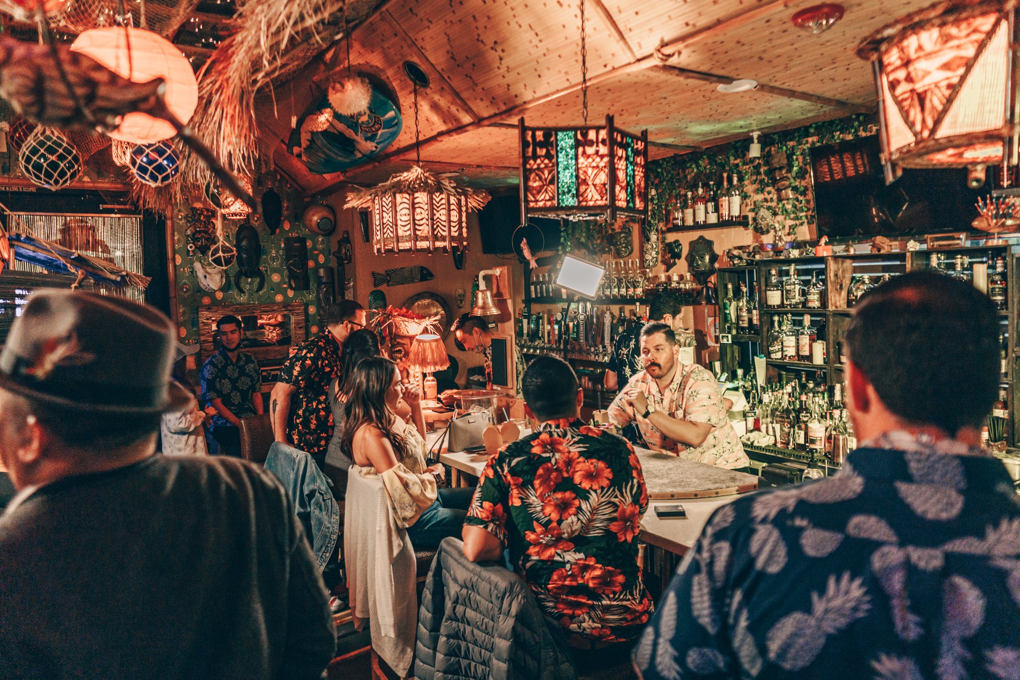 HUBB performing close-up sleight of hand at a tiki bar for guests