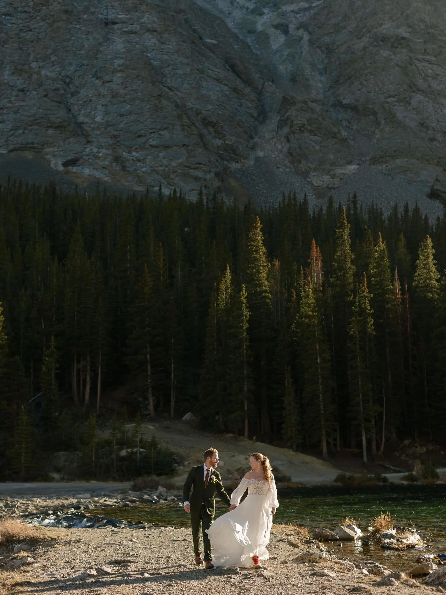 2025 was a year of amazing elopements + weddings. Here are some snapshots from Darian &amp; Jacob&rsquo;s elopement which started with putting their cats&rsquo; whiskers in Jacob&rsquo;s boutonni&egrave;re, doing a first look and private vows at thei
