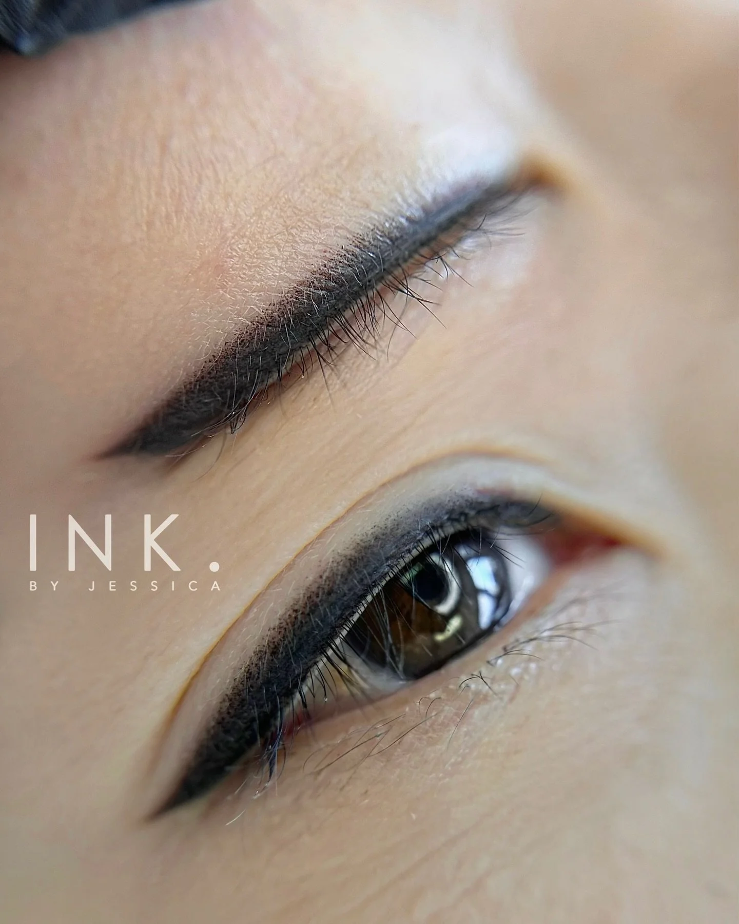 Close up look at neutralized and polished eyeliner that's here to stay ✨ 

If you're tired of applying eyeliner or just can't get it right, this is the game-changer you need this summer.

.
#eyelinertattoo #hoodedeyes #eyelinertutorial