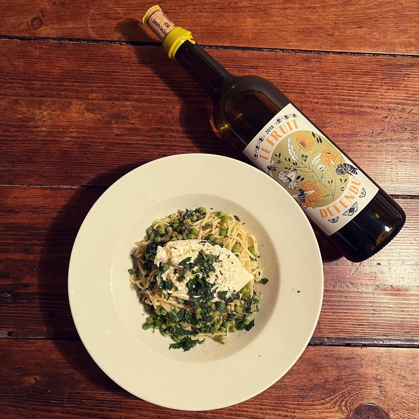 Homemade pasta with fresh mint, green peas and a delicious burrata from our local @laiterieburdigala. ππΌπ±π₯ #charivariwines #lefruitdefendu #localingredients #homemadepasta