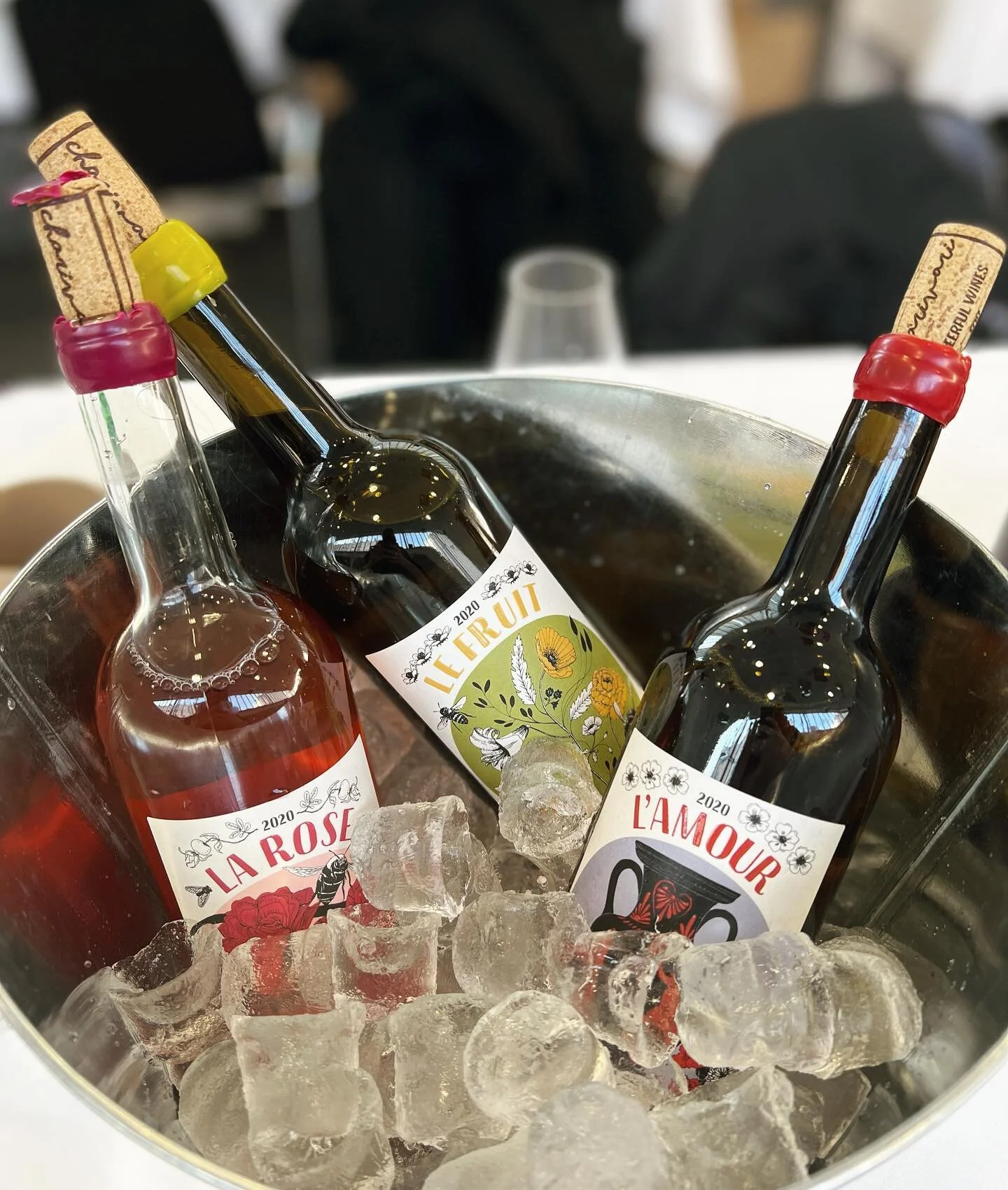 Wines are chilled and sun is shining in Paris! See you at @hautlesvins today! π±π·βοΈ #charivariwines #hautlesvins #vigneronsdenature #paris #vinsvivants