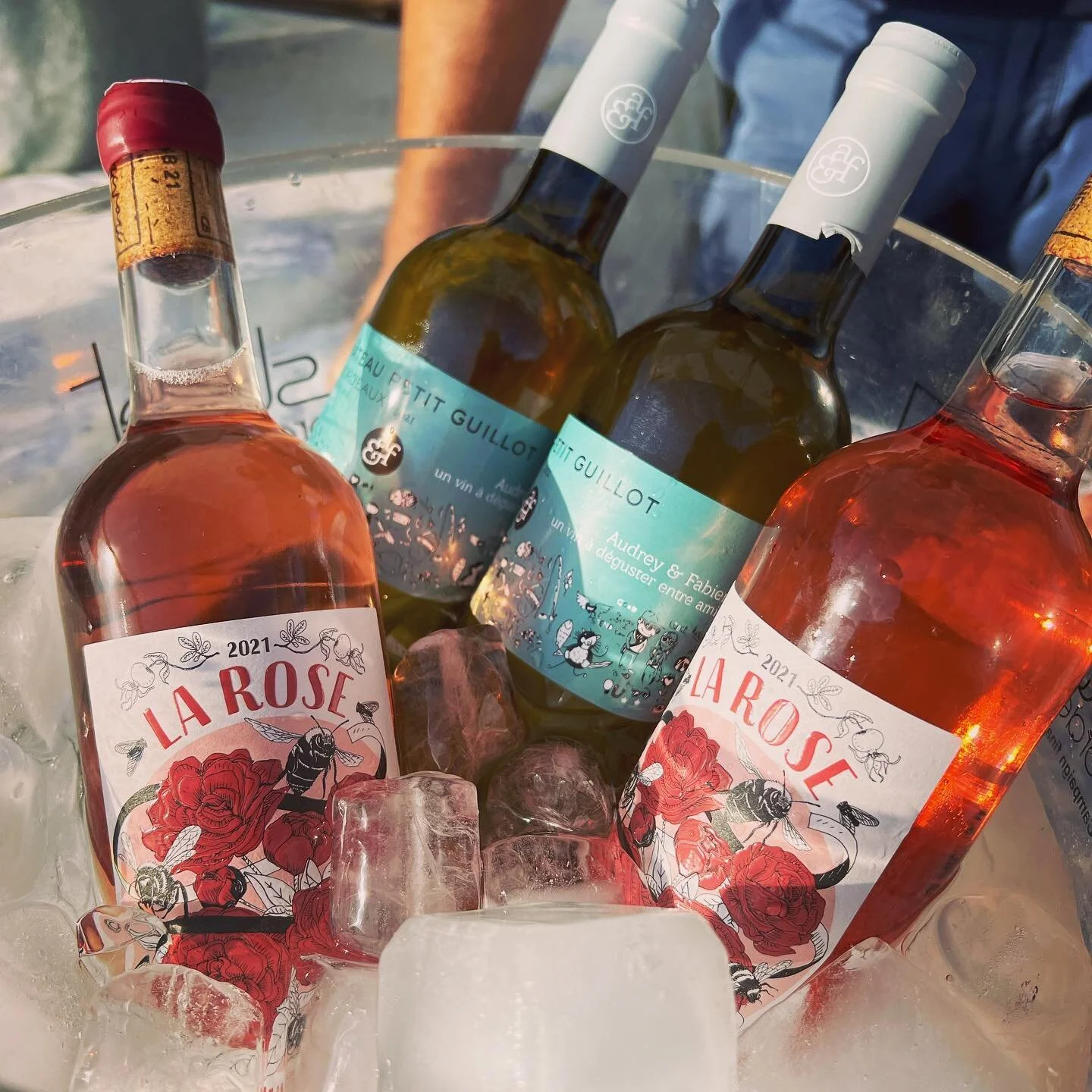 Hot summer - fresh drinks ! π·βοΈπΉ #charivariwines #larosesauvage #malbec
