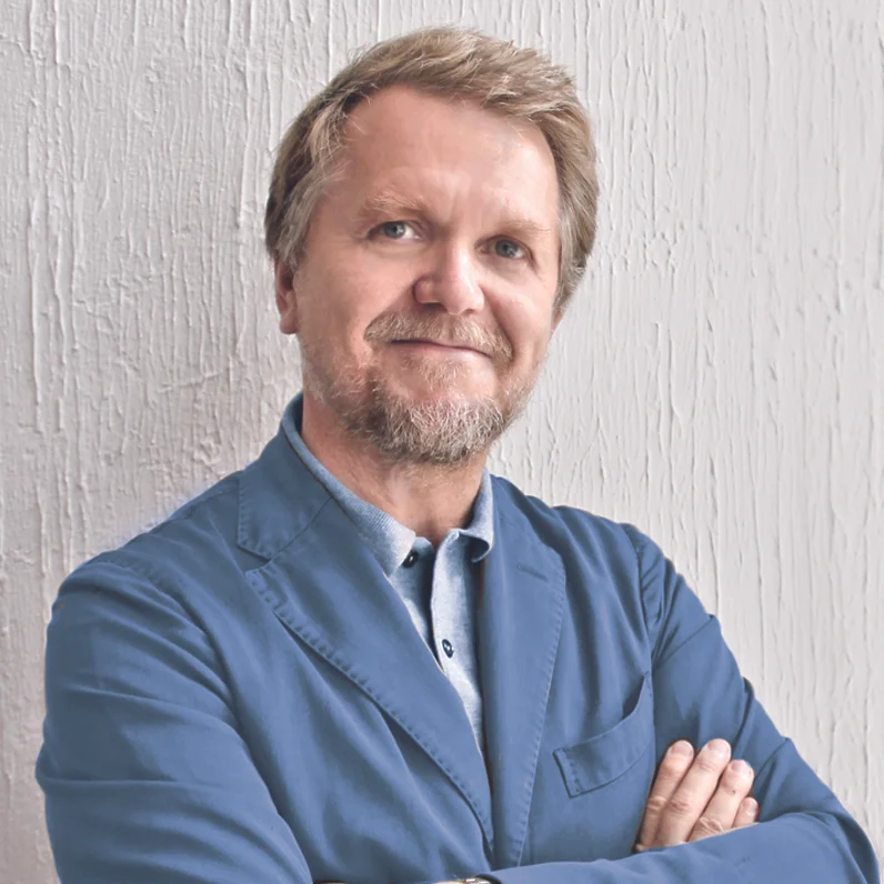 Chris White profile picture 2016_blue jacket.jpg