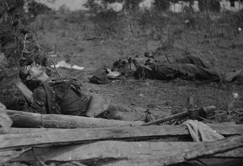 Here is another view of the previous photos. In this one, you can notice the straps of the Federal knapsack on the gentleman in the foreground; thus, both these men are wearing Federal double bag knapsacks. ( LOC#: LC-B811- 726 )