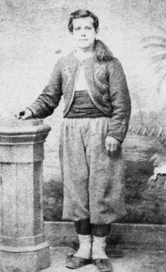 Among the original Duryee’s Zouaves who had extended terms of service, Albert Ross transferred to the 146th regiment. He is shown wearing a 5th N.Y. jacket and 146th trousers, possibly a tribute to his former unit. (Brian Pohanka Collection)