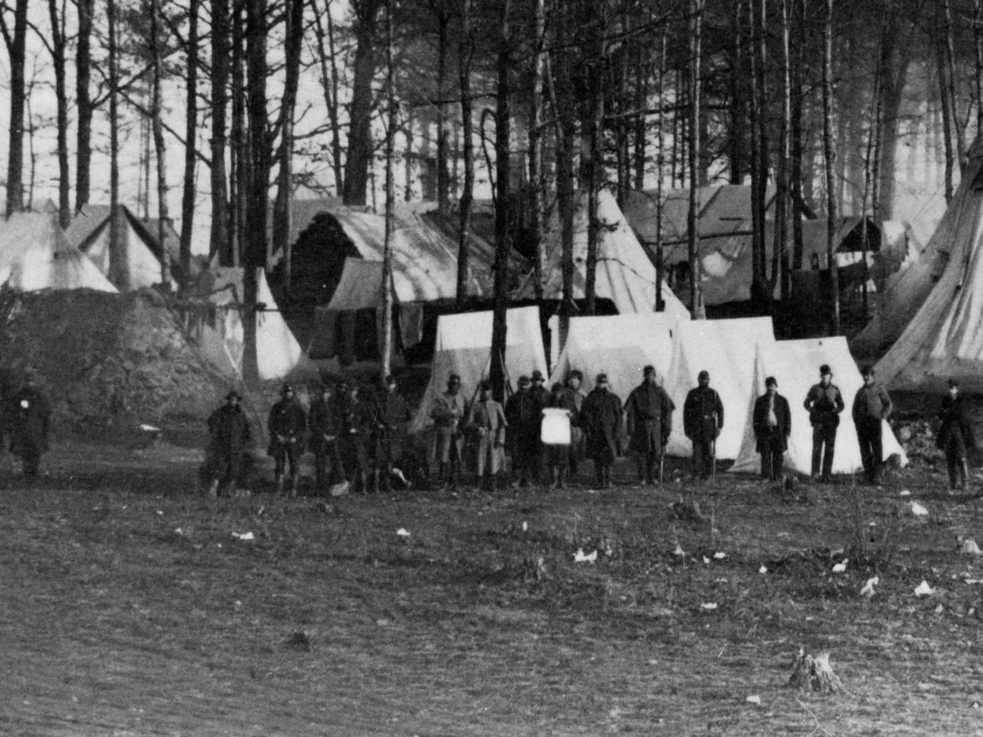 Early Winter, 1862. 2nd Vermont at Camp Griffin, Va. Most of these men are in dark blue pants, with some even in dark blue overcoats. Use the light blue overcoats on two of the men for shade comparisons. (LOC#: LC-USZ62-135917)