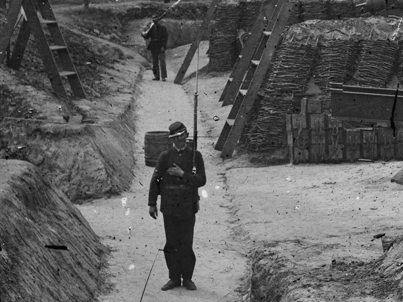 May, 1862. In Battery No. 1 at Yorktown, Va., the man in the foreground wears dark blue pants while a man in the background has light blue. (LOC#: LC-DIG-cwpbh-03378)