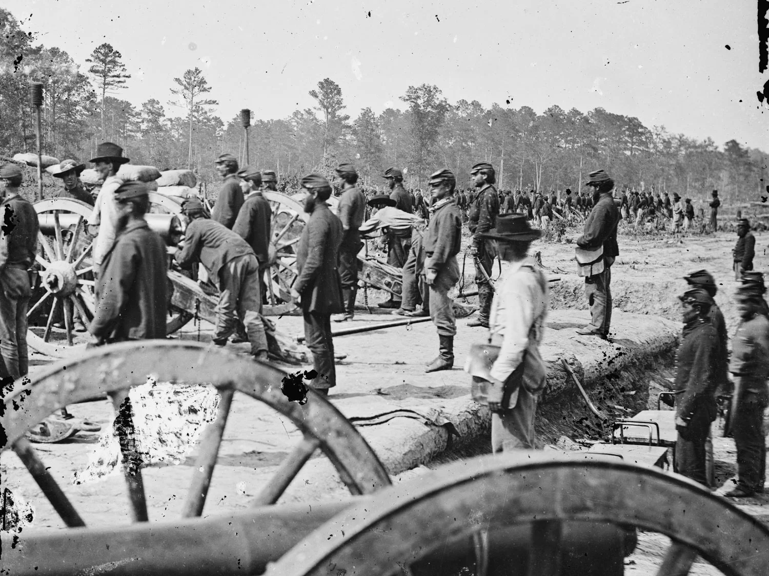 June, 1862. A Federal battery near Fair Oaks, Va. A great photo showing a mix of dark and light blue pants on artillerymen, but still marginally dark blues. (LOC#: LC-B811-2510)