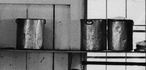 Three kettles rest on the rear shelf. Notice the handles that are not present on kettles seen in the field. These are meant for a stove top, not a campfire.